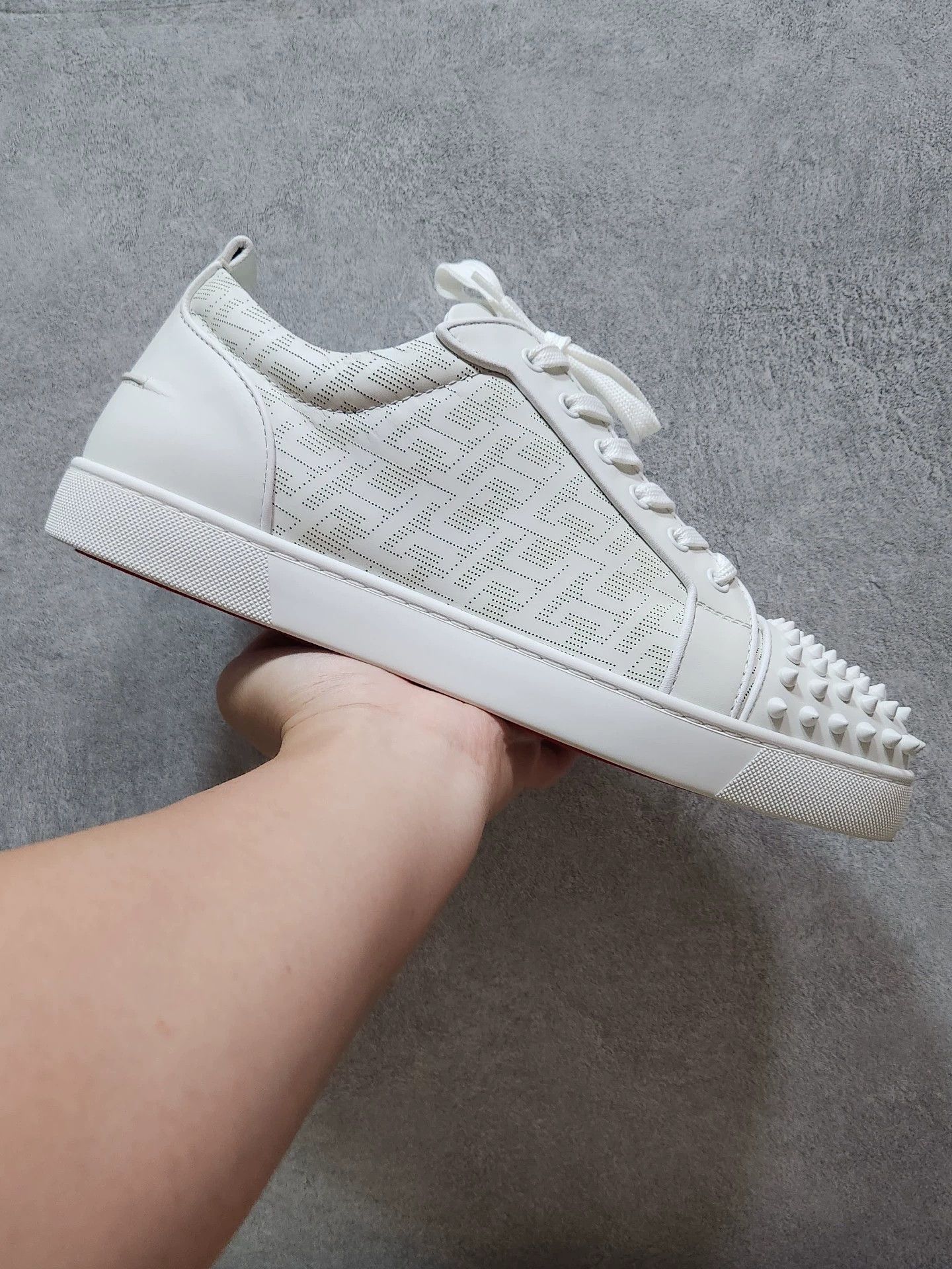 Christian Louboutin Christian Louboutin white low-top sneakers Size US 11.5 / EU 44-45 - 4 Thumbnail