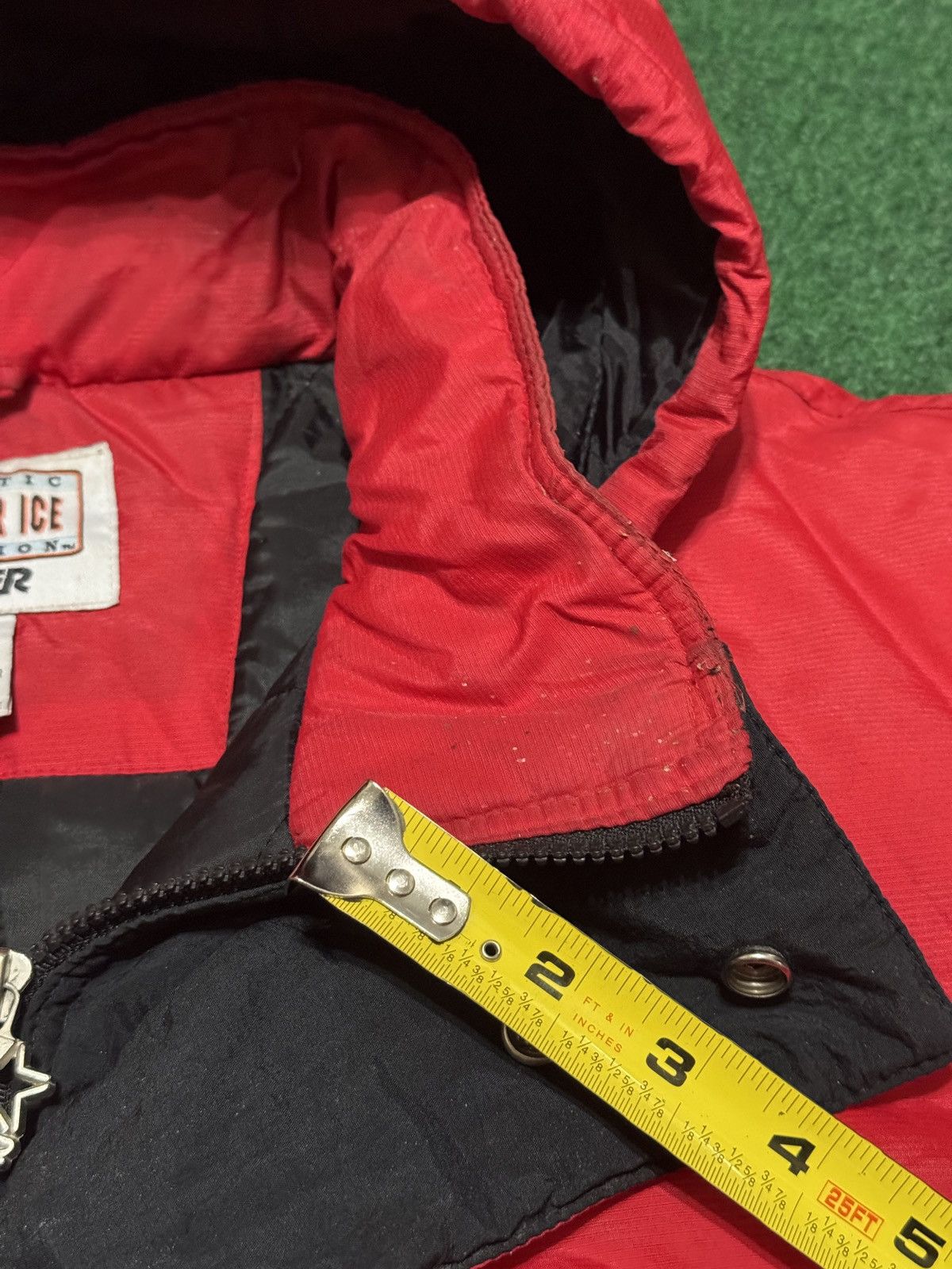 Starter Vintage Detroit Red Wings 90s Starter NHL Jacket XL Puffer Size US XL / EU 56 / 4 - 11 Thumbnail