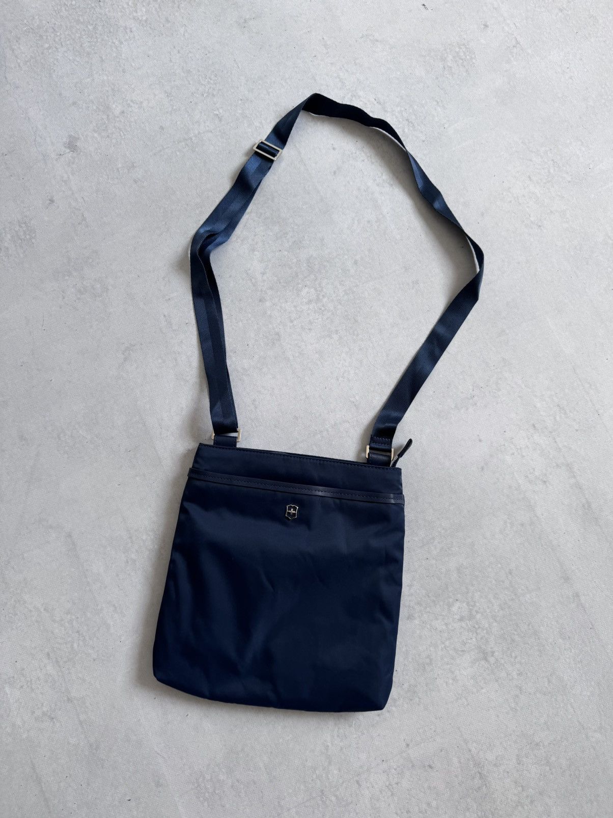 Victorinox Victorinox Geneva Nylon Y2K Switzerland Regular Shoulder Bag Size ONE SIZE - 1 Thumbnail