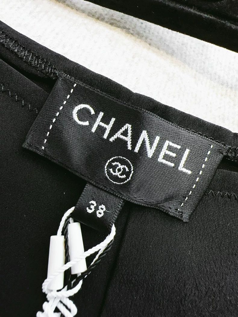Chanel Chanel 20S Roof Series Black Mulberry Silk Shorts Size 25" / US 0 / IT 36 - 5 Thumbnail