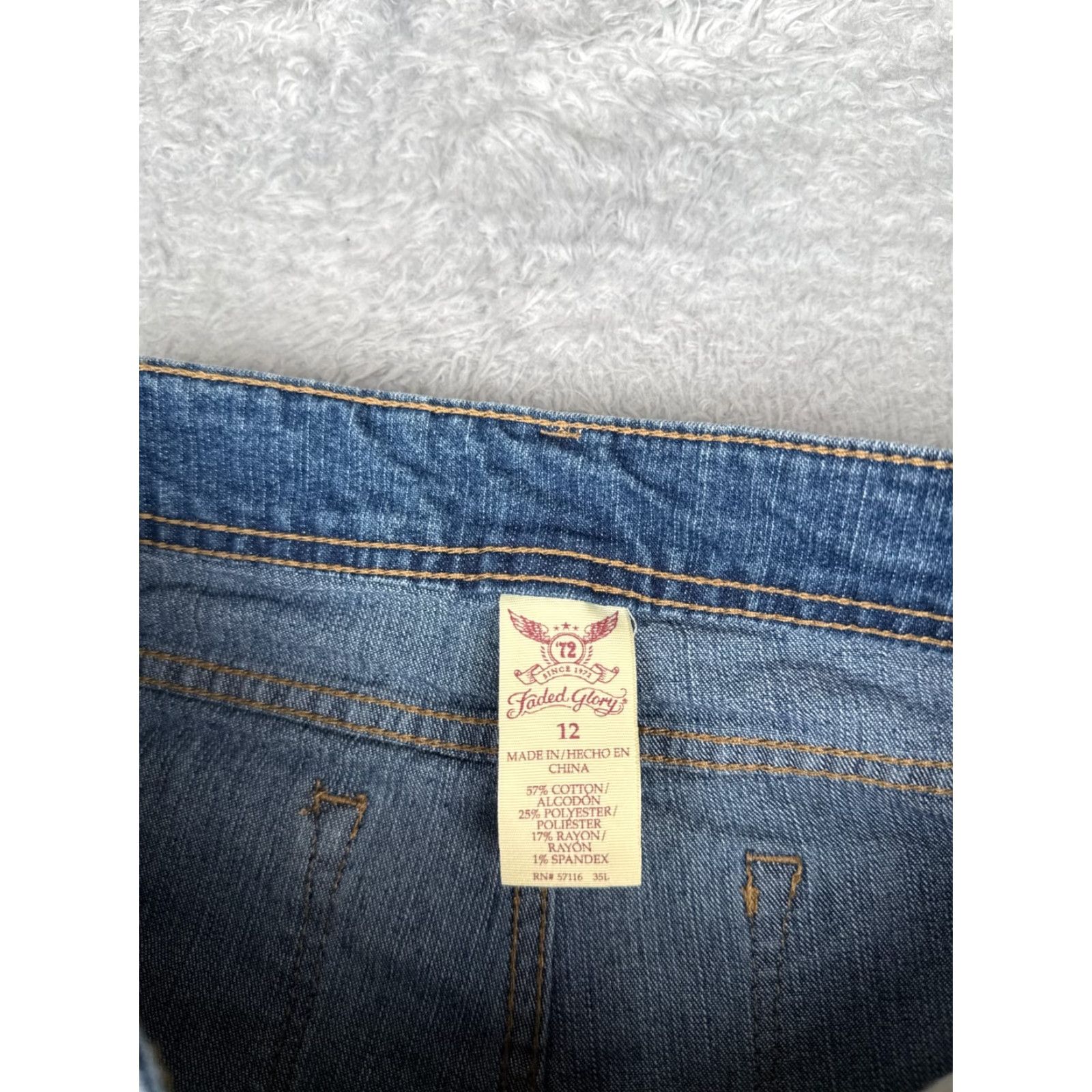 Faded Glory Faded Glory Jeans Women Capri 12 Blue Denim Mid Rise 30x14 Cotton Blend Distressed Pockets Capris 5-Pocket Size 34" / US 12 / IT 48 - 5 Thumbnail
