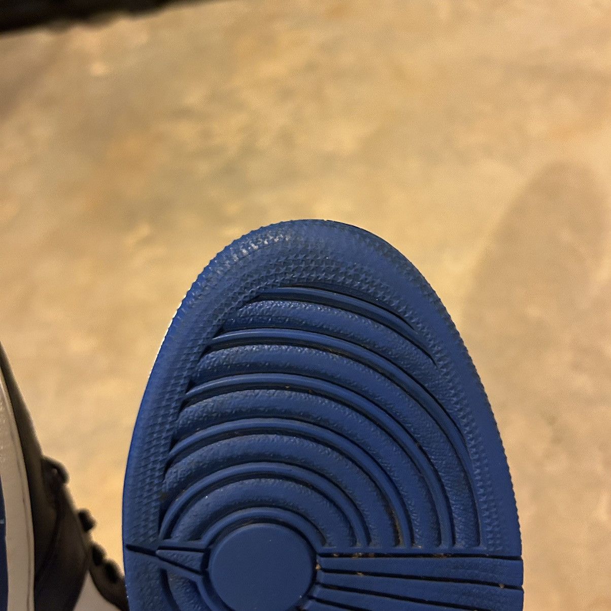 Jordan Brand × Nike Air Jordan 1 Retro High Royal Toe 2020 US 10.5 Size US 10.5 / EU 43-44 - 7 Thumbnail