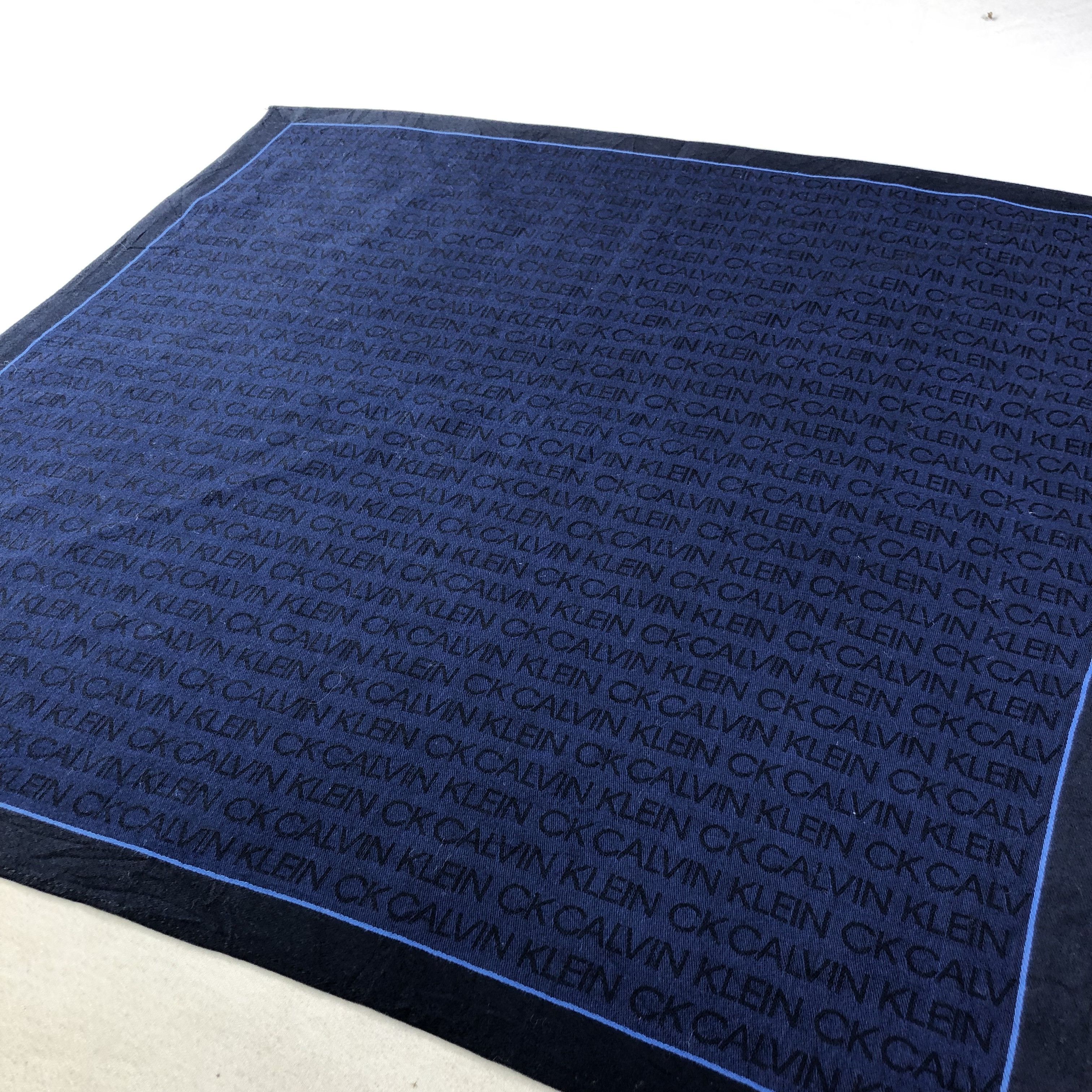 Calvin Klein Calvin Klein Handkerchief Neckerchief Bandana H2291 Size ONE SIZE - 1 Thumbnail