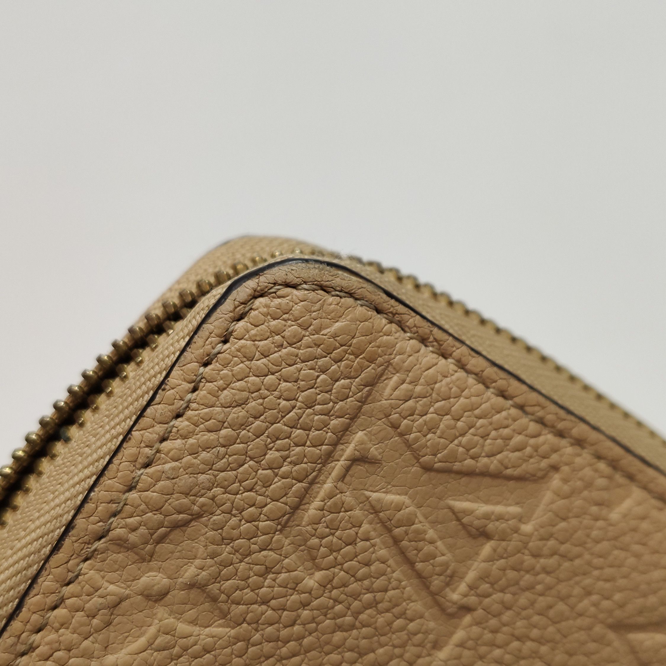 Louis Vuitton Louis Vuitton (LV) Zippy leather embossed zip around wallet Size ONE SIZE - 8 Thumbnail