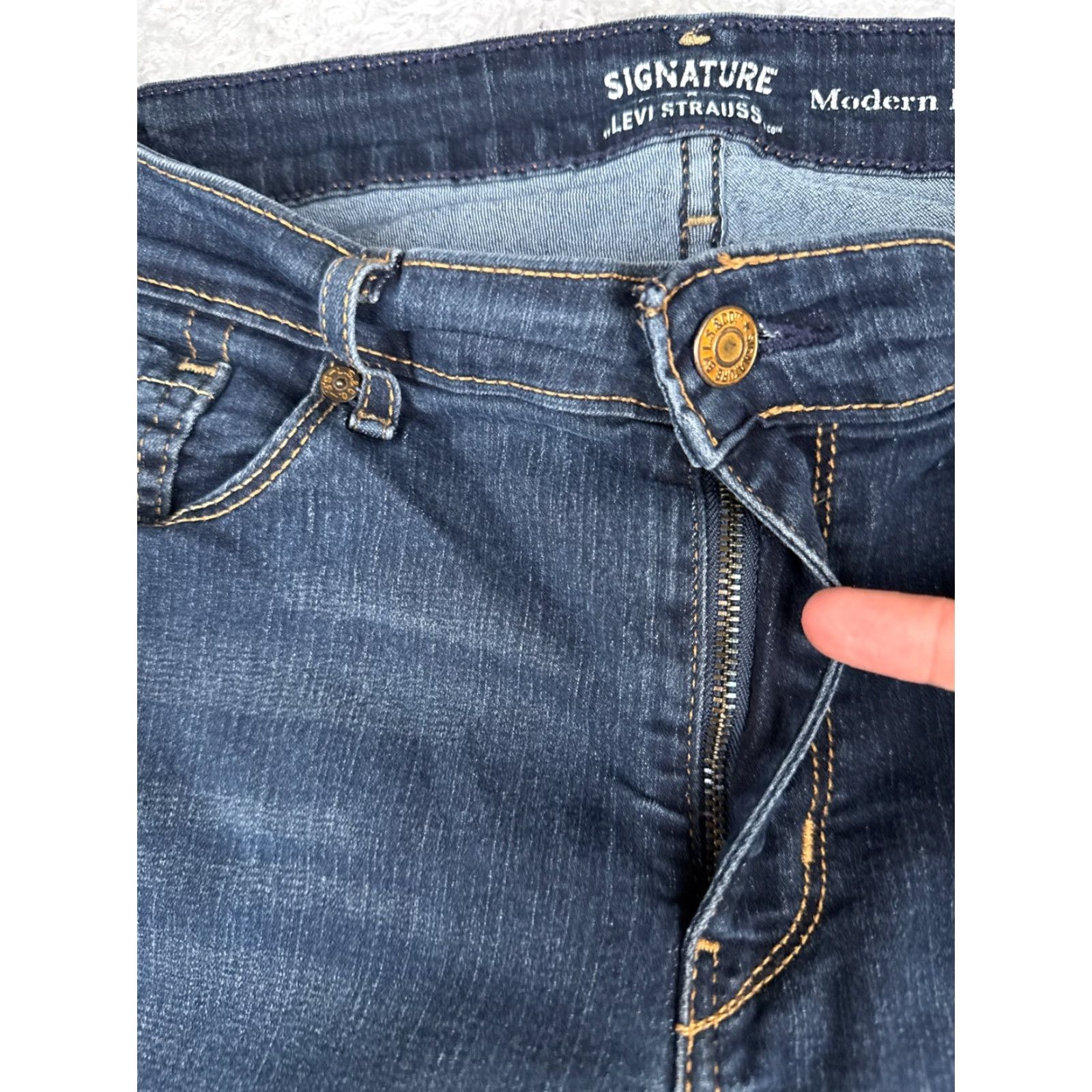 Levi's Levis Jeans Women 18 Blue Denim Mid Rise Bootcut 34x30 Regular Cotton Blend 5-Pocket Design Size 40" / US 18 - 5 Thumbnail