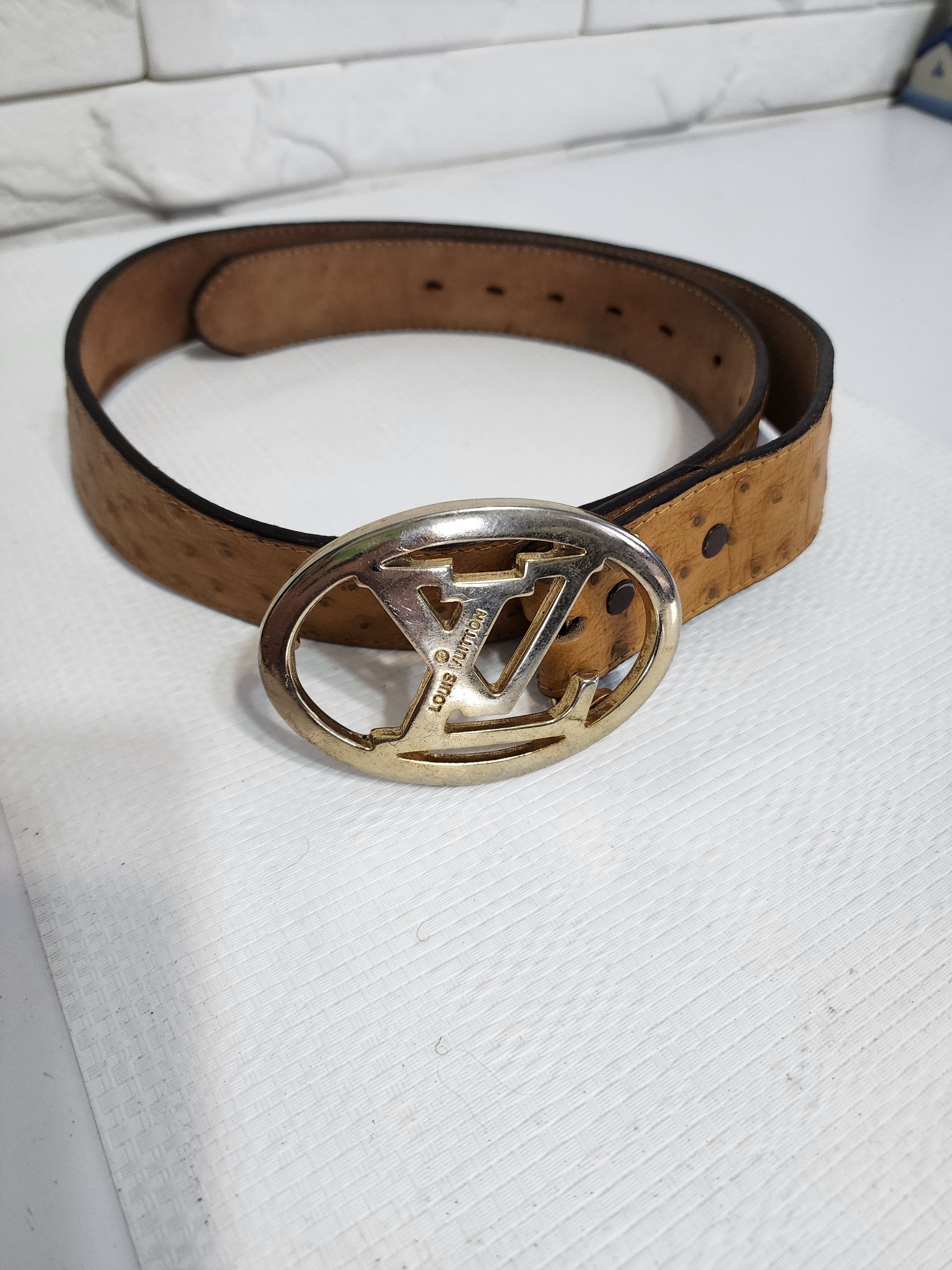 Uniqlo Leather belt. Genuine Leather Belt. Metal Buckle. Size ONE SIZE - 2 Thumbnail