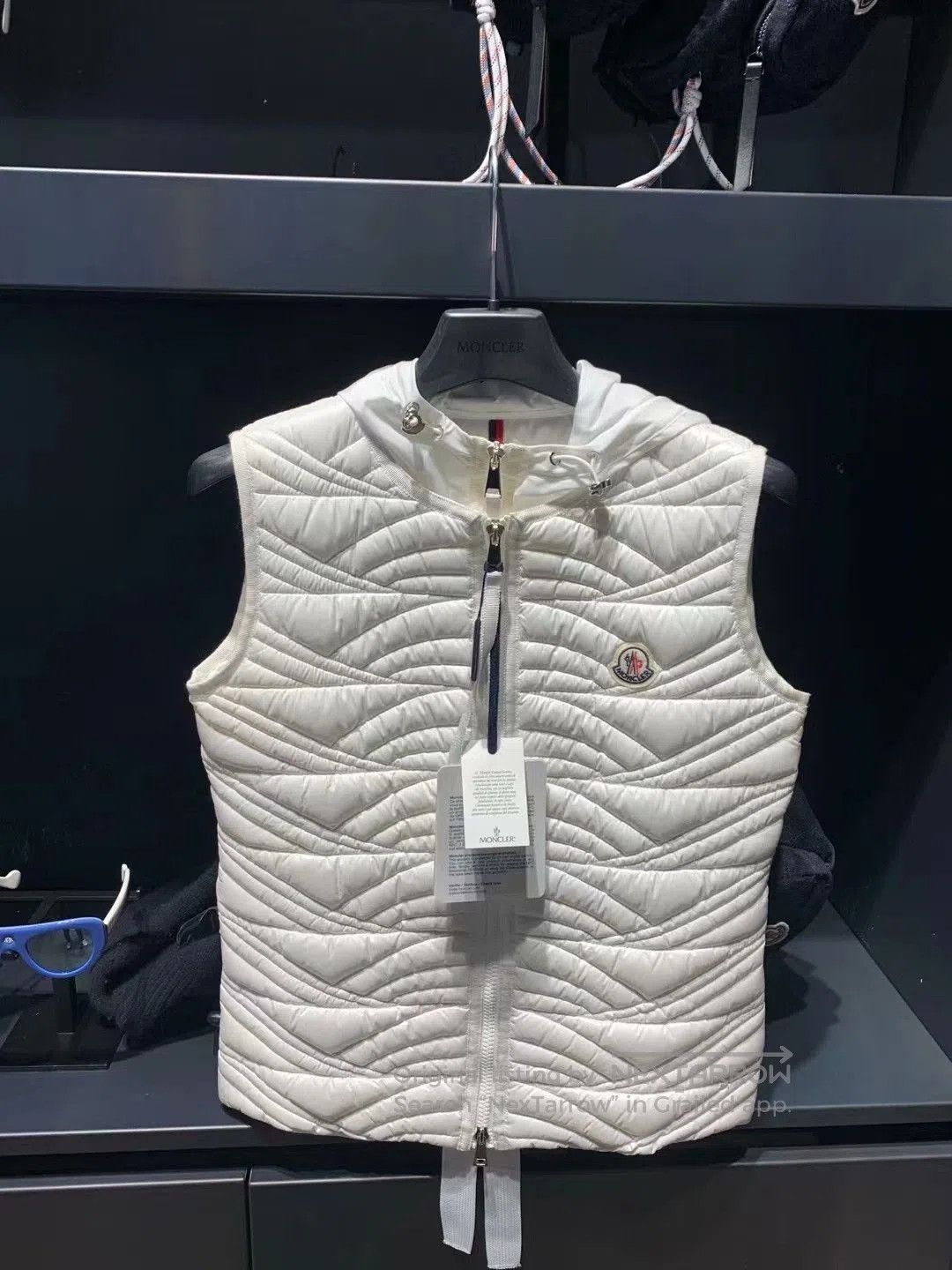 Moncler Moncler White Down Vest. Size M / US 6-8 / IT 42-44 - 1 Thumbnail