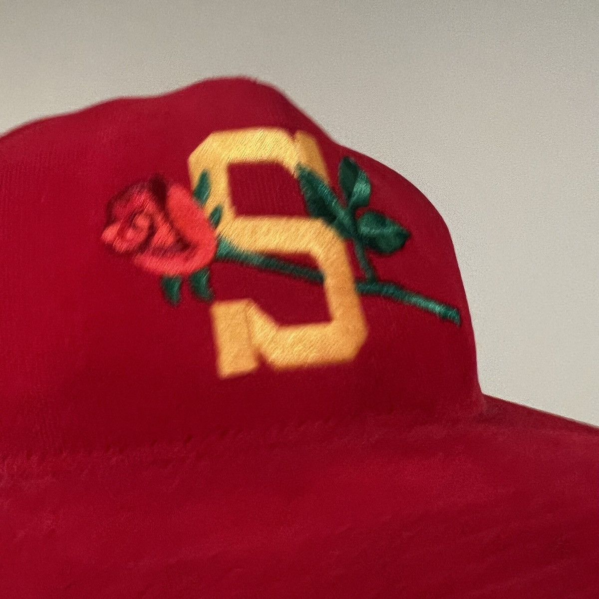Supreme Supreme Rose S Logo snapback red Size ONE SIZE - 5 Thumbnail