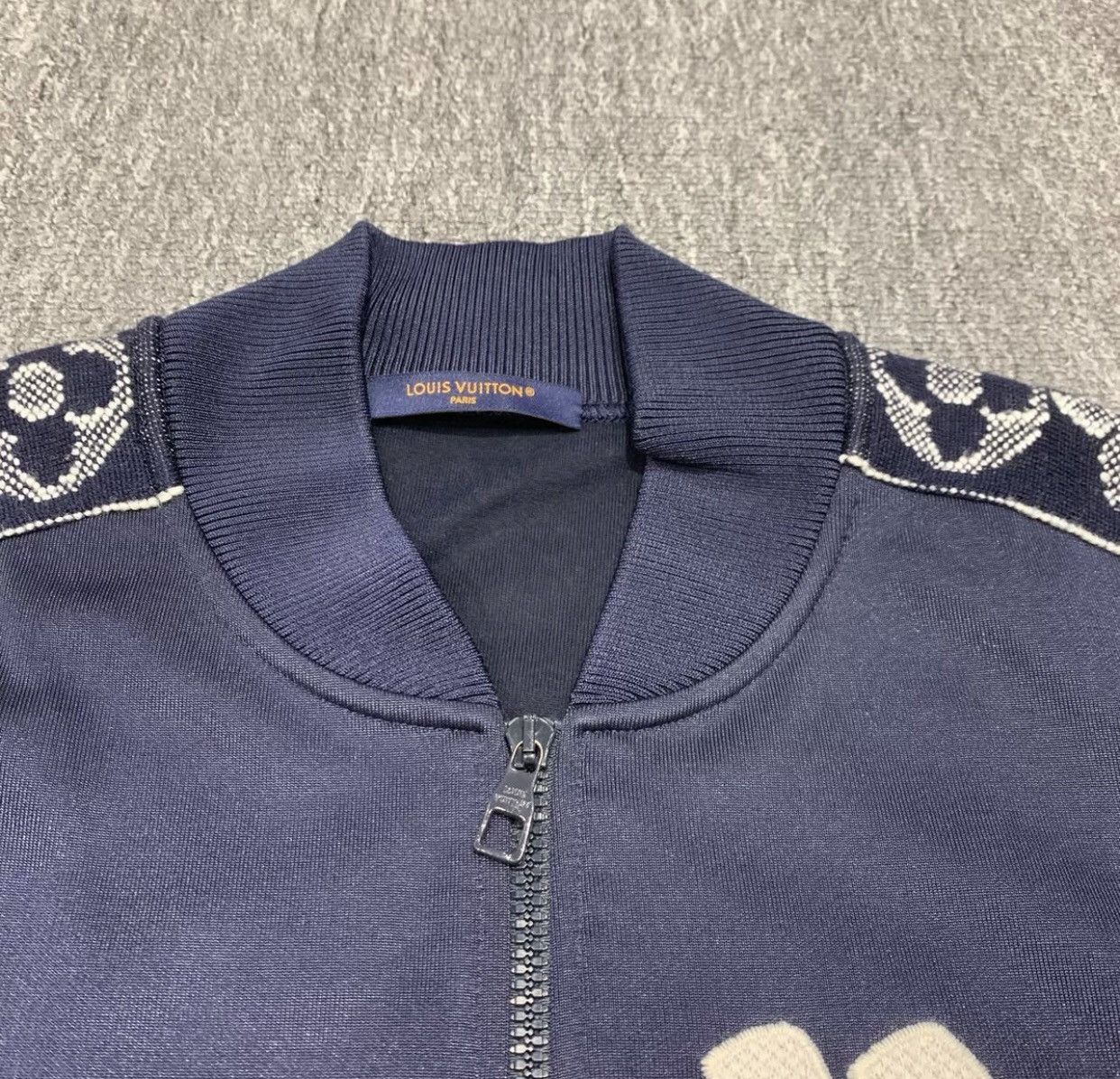 Louis Vuitton Louis Vuitton Navy blue arm three flower logo zipper jacket Size US L / EU 52-54 / 3 - 5 Thumbnail