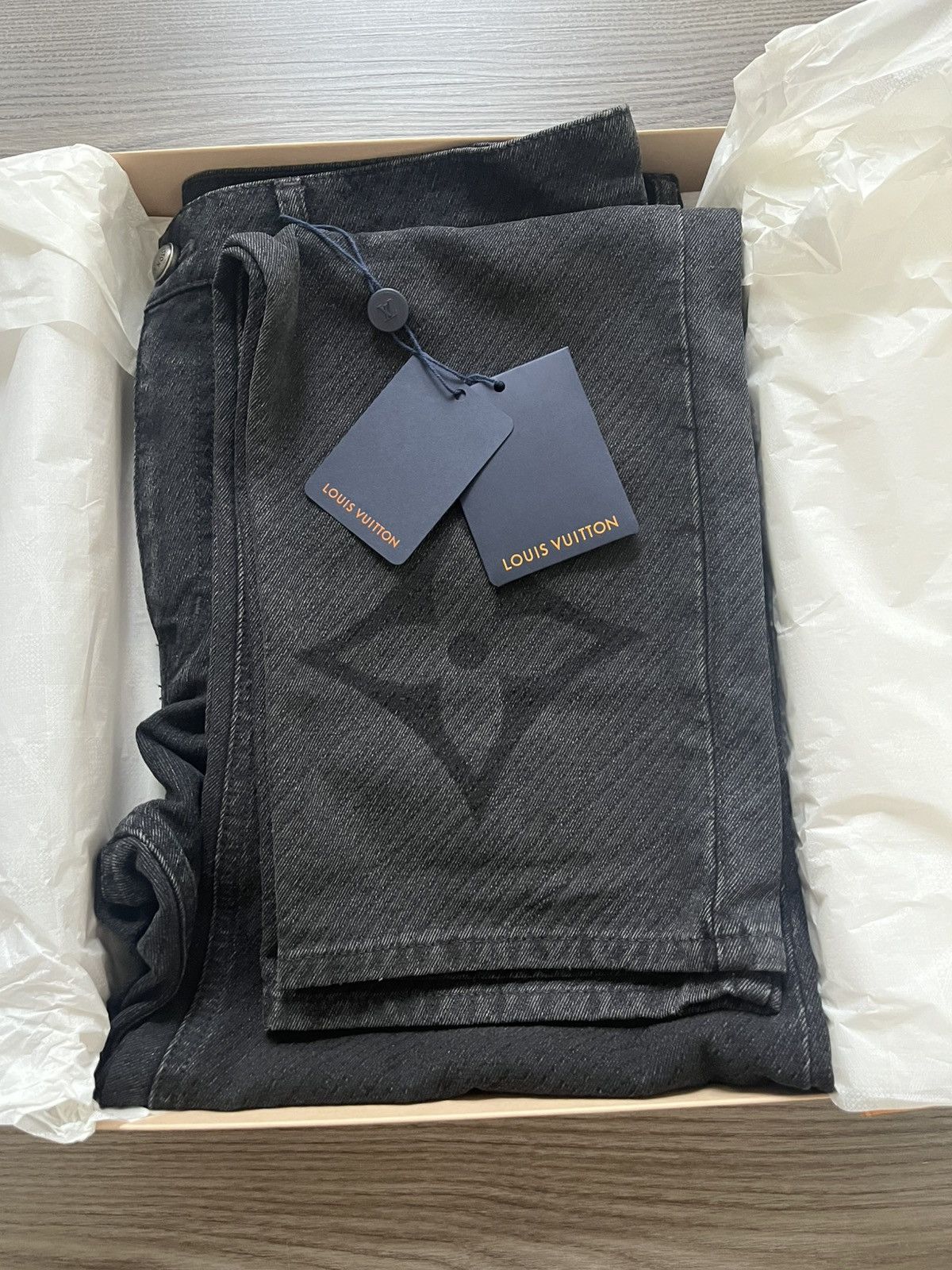 Louis Vuitton Louie Vuitton black gradient logo denim pants Size US 34 / EU 50 - 8 Thumbnail