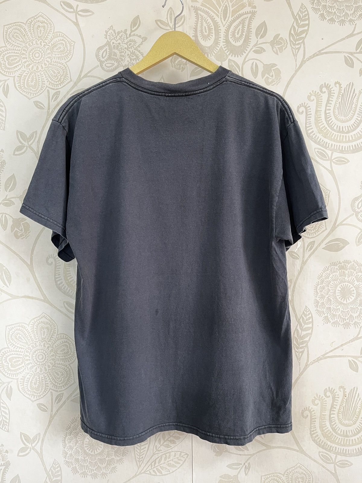 Band Tees VINTAGE JOHNNY CASH FADED TSHIRT ROCK TEES COPYRIGHT 2005 Size US L / EU 52-54 / 3 - 2 Thumbnail