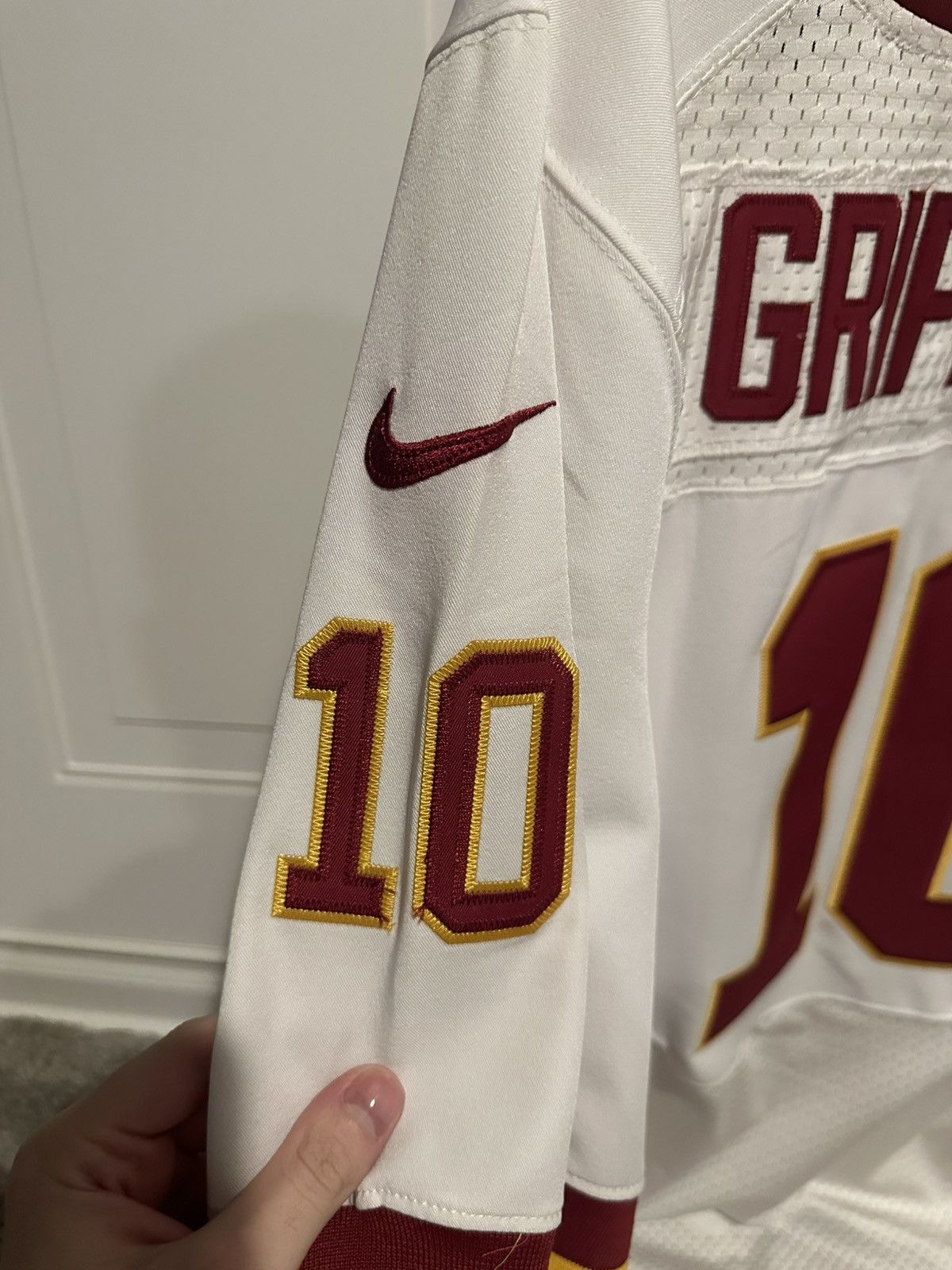Nike Robert Griffin III Number 10 Redskins Jersey Size US M / EU 48-50 / 2 - 4 Thumbnail