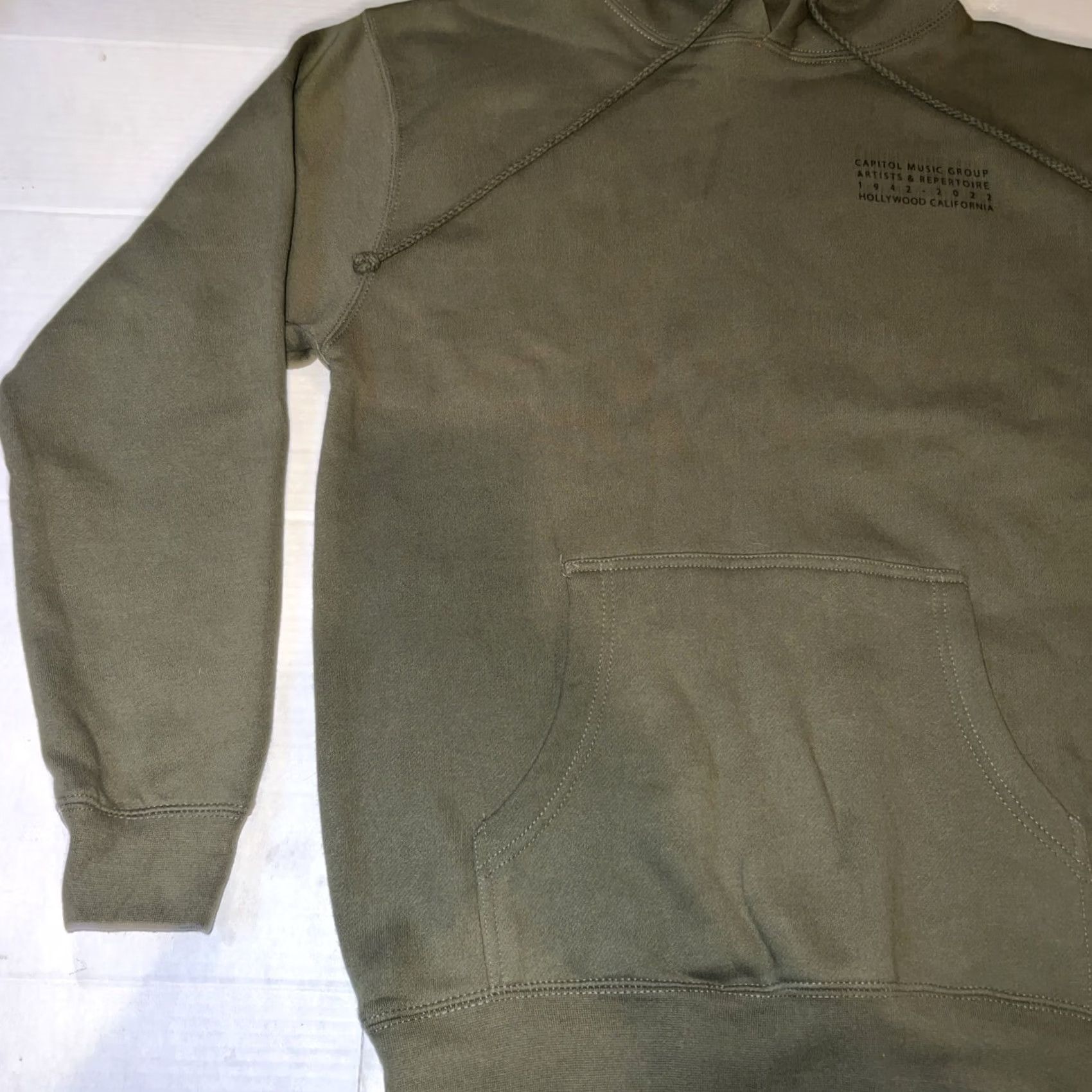 Vintage Rare Capitol Records Artists & Repertoire Sweatshirt Hoodie M Green Logo 1942-2022 Cap Records Music Mens Pullover Crew Neck All Seasons Size US M / EU 48-50 / 2 - 4 Thumbnail