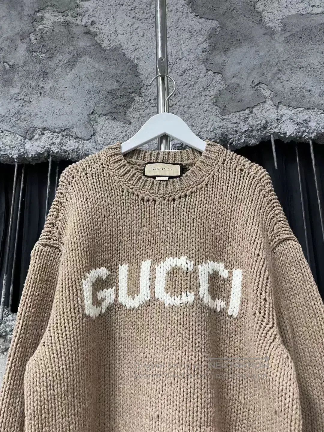 Gucci gucci logo camel color sweater. Size US XL / EU 56 / 4 - 3 Thumbnail