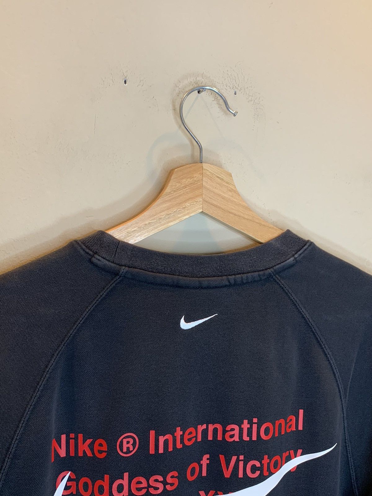 Nike *RARE* Nike Double Swoosh Goddess of Victory Art Sweatshirt Size US S / EU 44-46 / 1 - 8 Thumbnail