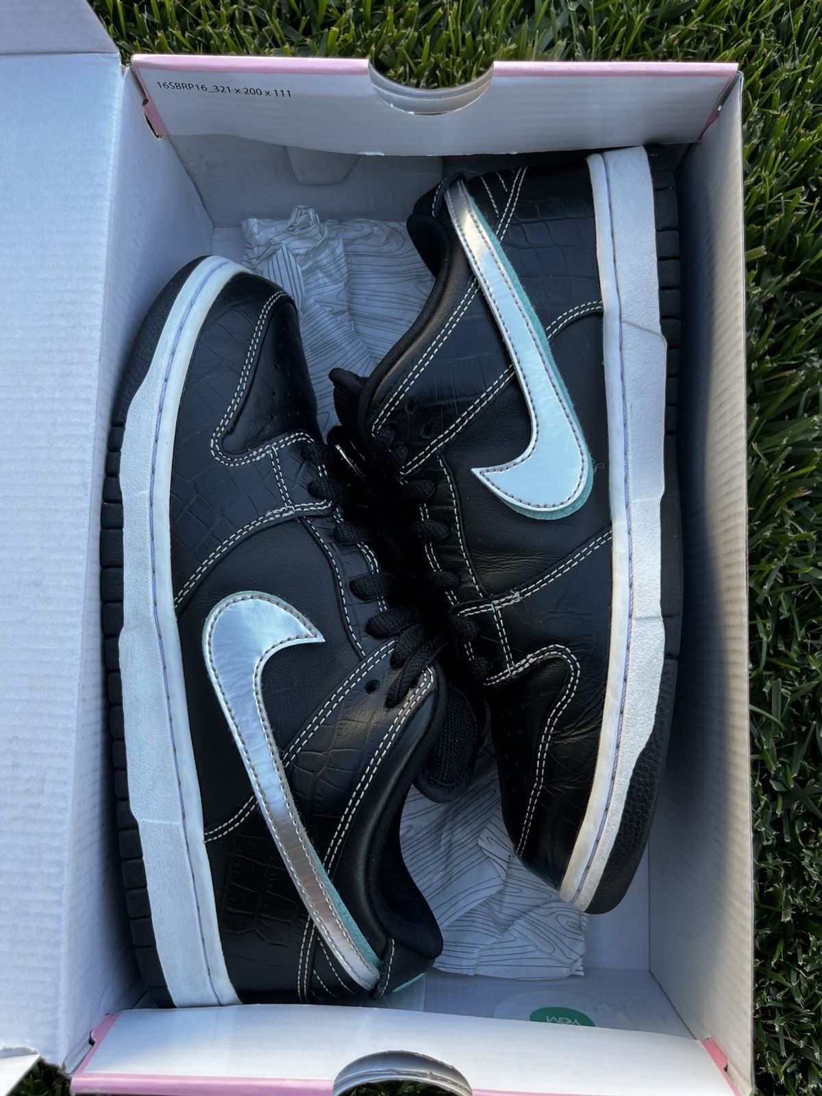 Diamond Supply Co. × Nike Nike SB Dunk Low Pro OG QS Size US 8 / EU 41 - 1 Thumbnail