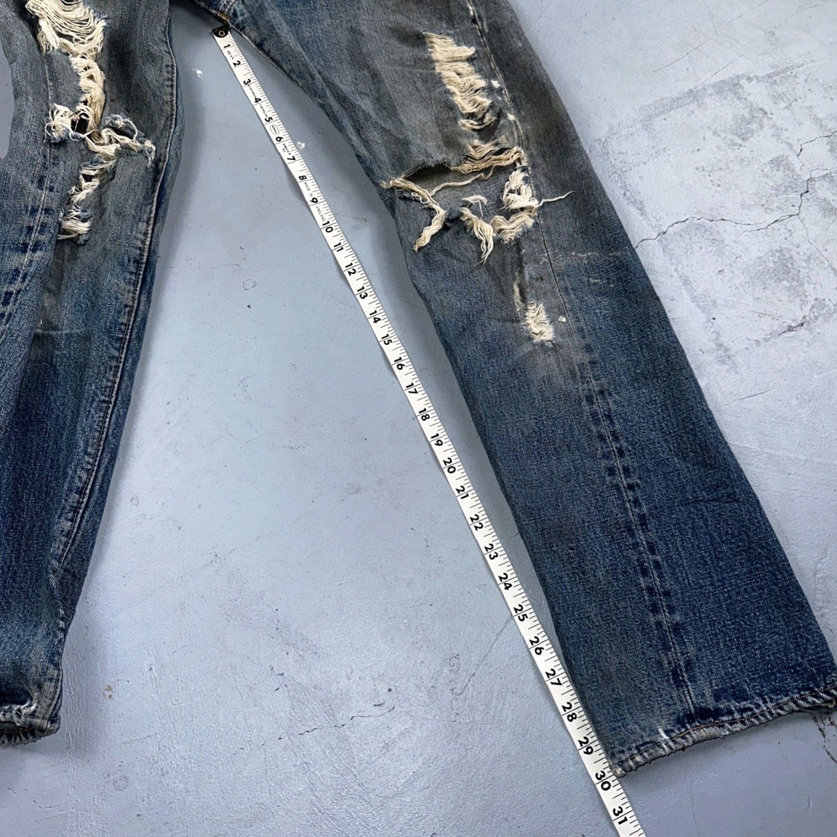 Levi's VINTAGE Levi's 501 Jeans Levi's 501XX 70s 80s USA Straight 31x34 Light Denim Distressed Jeans Men Size US 31 - 5 Thumbnail