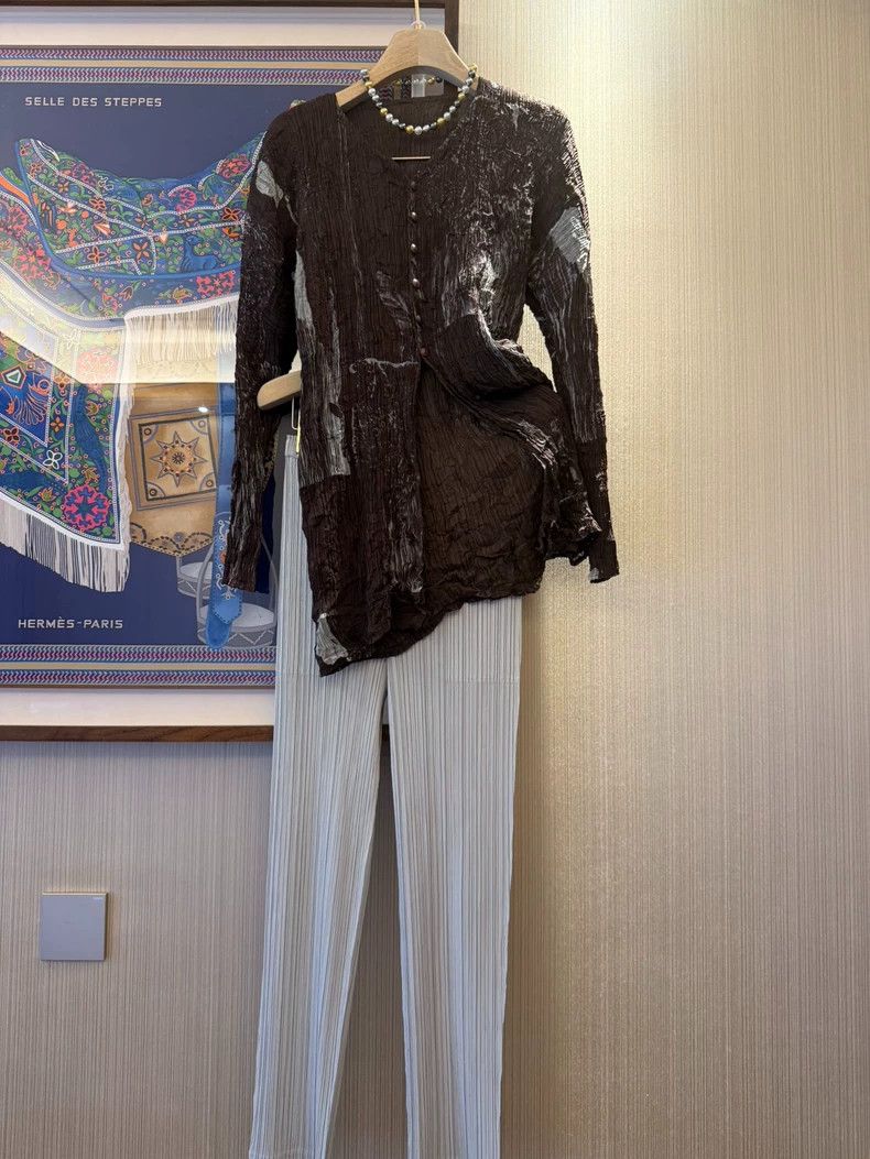 Issey Miyake Issey Miyake Brown main line, smooth double-sided long jac Size M / US 6-8 / IT 42-44 - 2 Thumbnail