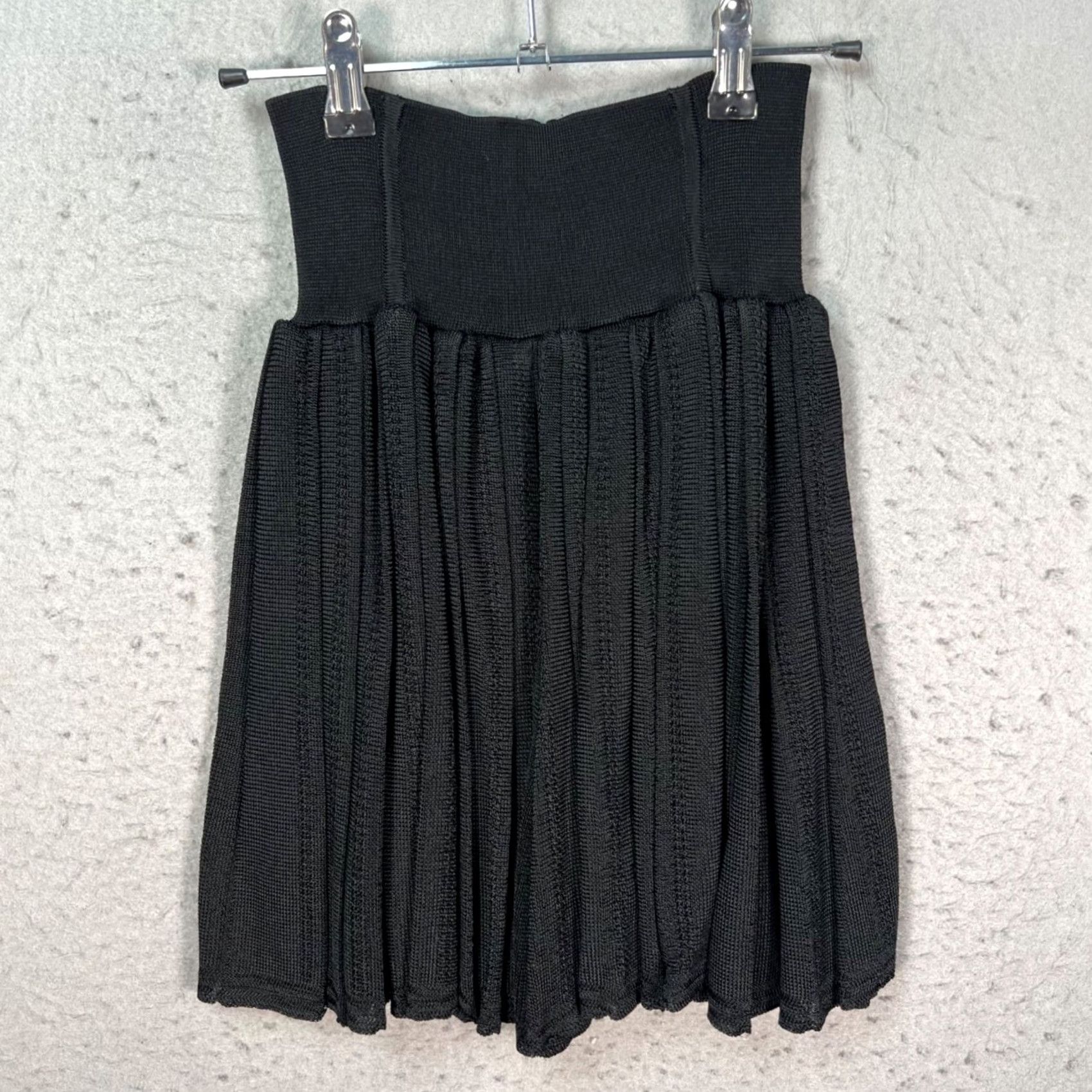 Vintage Wilfred Womens XS Black Pleated Knit Skirt Mini High Waistband Back Zipper, Zipper, Solid, Casual, Spring/Summer/Fall, Adults, Skirt, Women, XS, Black Size 26" / US 2 / IT 38 - 2 Thumbnail