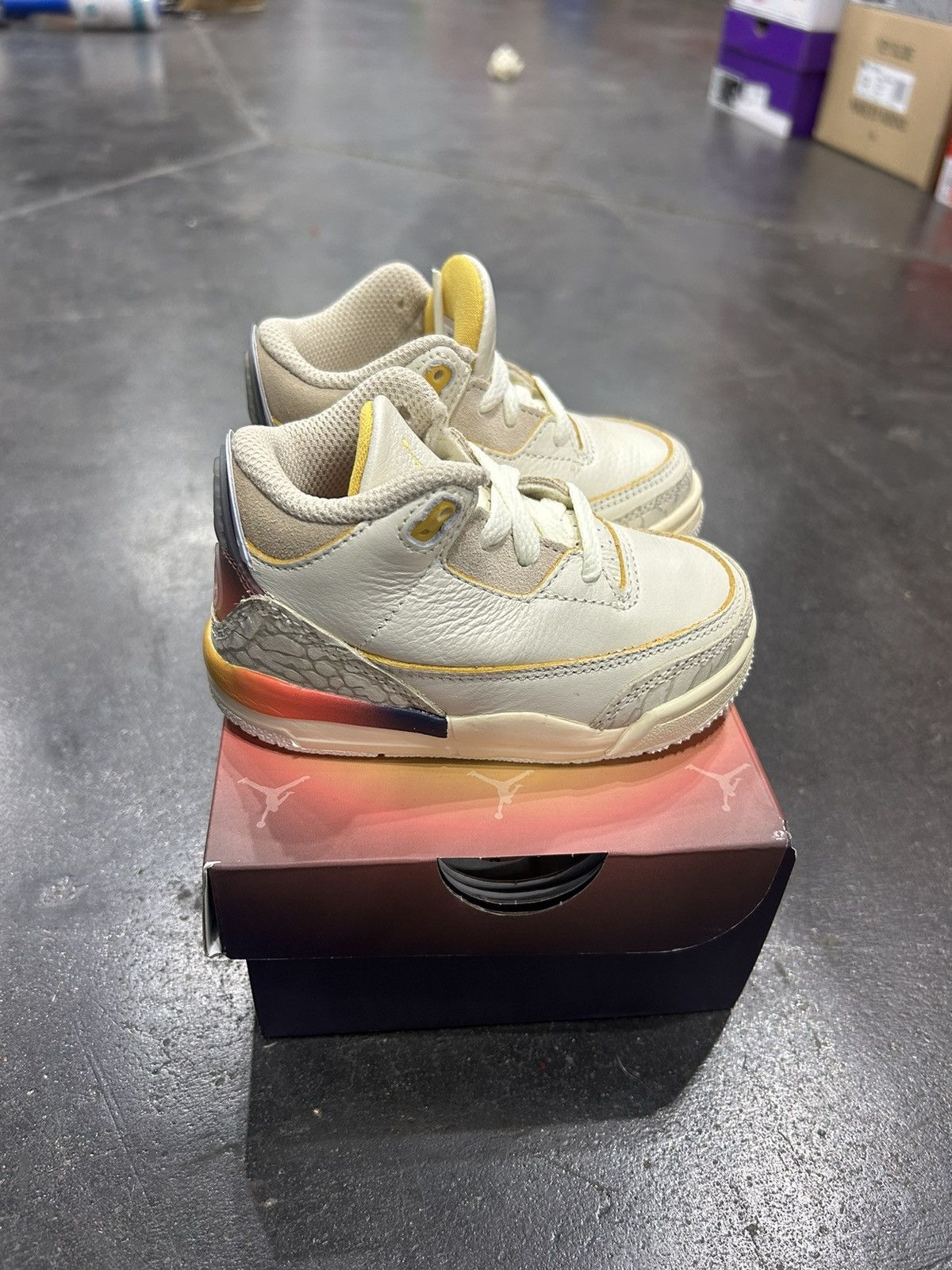 Nike Jordan Retro 3 SP “J-Balvin” 5C Size US 5 / EU 37 - 5 Thumbnail