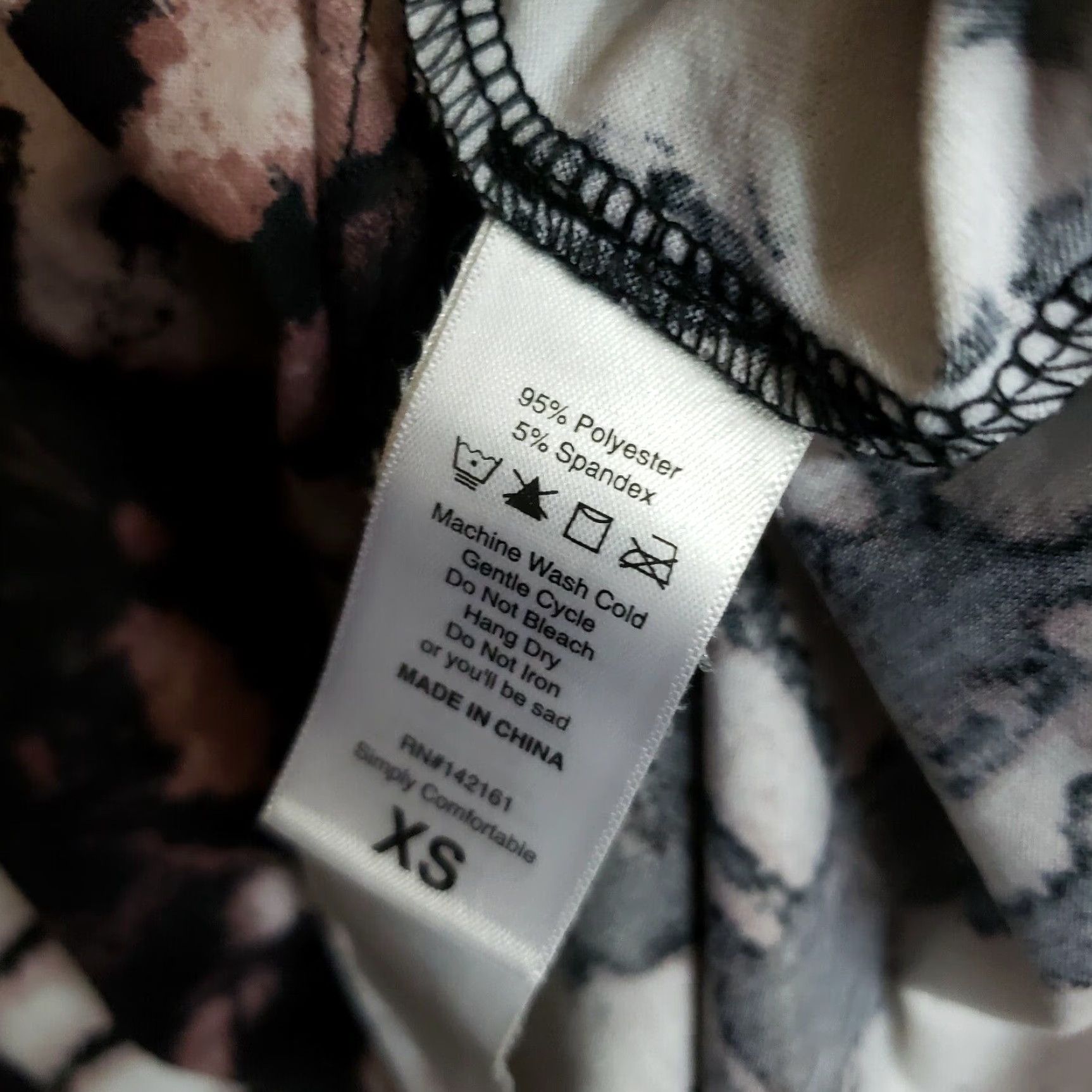 Vintage VINTAGE LuLaRoe Womens Tee XS Black Mauve Tie Dye Short Sleeve Size 26" / US 2 / IT 38 - 6 Thumbnail