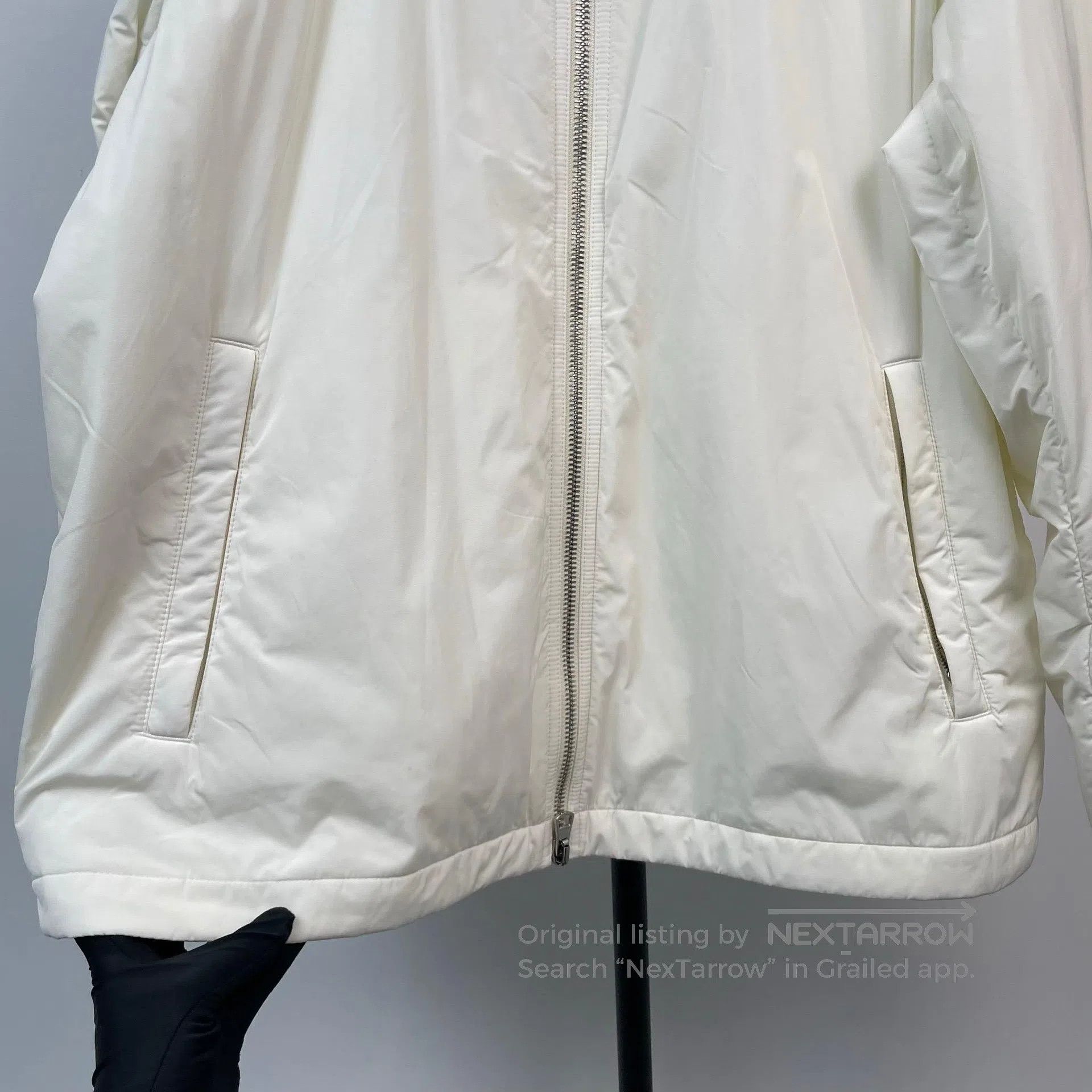 Burberry Burberry Warm White Back Big Letter Logo Zipper Nylon Cott Size US L / EU 52-54 / 3 - 4 Thumbnail