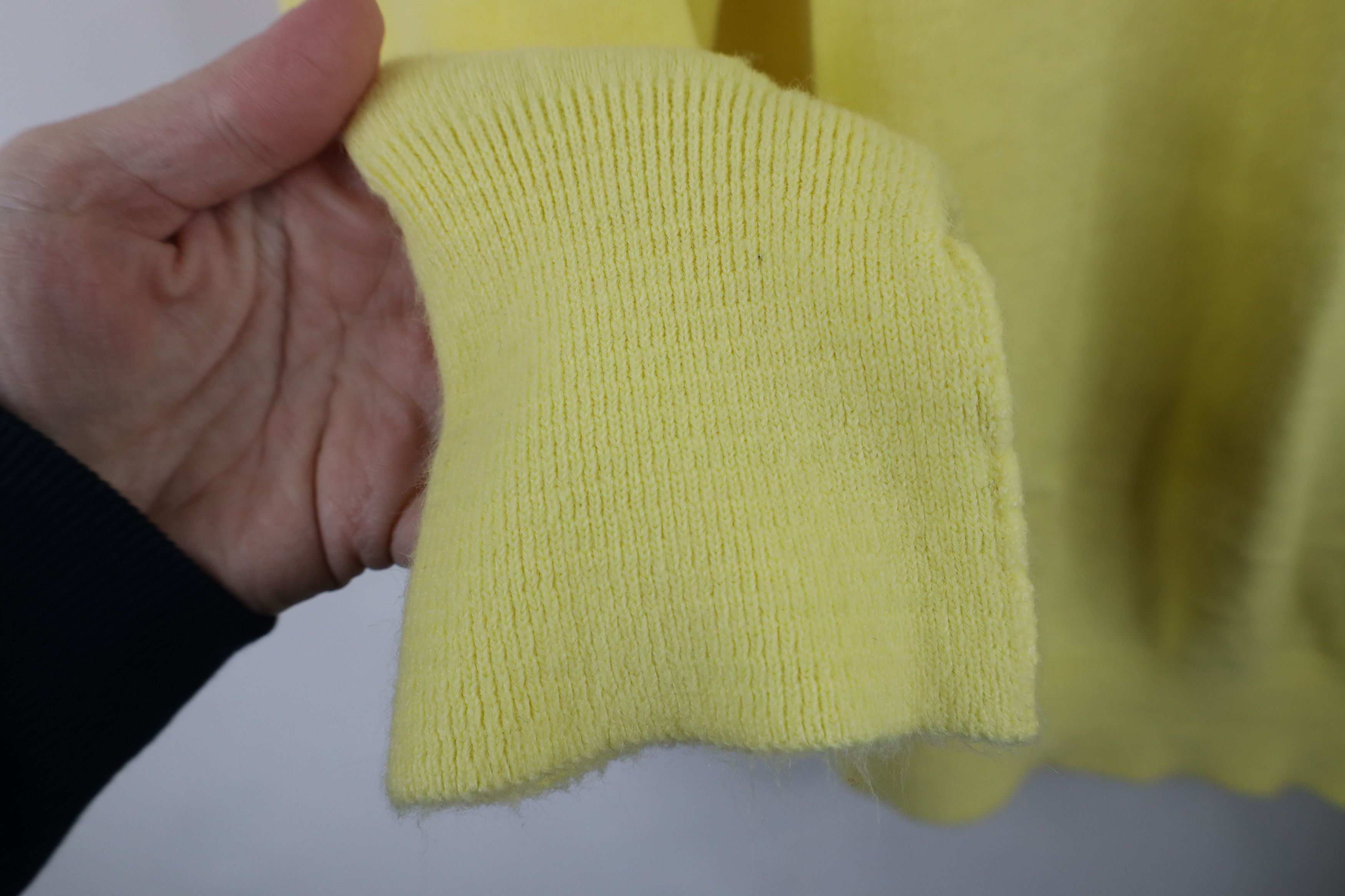 Vintage Vintage 70s Streetwear Soft Knit V-Neck Sweater Yellow USA Size US M / EU 48-50 / 2 - 6 Thumbnail