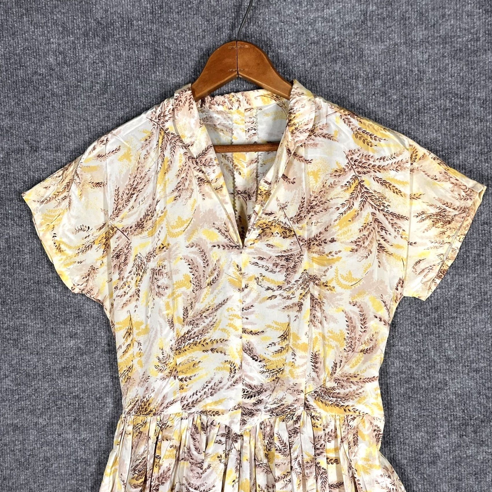 Vintage VINTAGE 1950s Silk Floral Sundress Yellow Small 40s 50s Tea Swing Day Dress Rockabilly Womens Size S / US 4 / IT 40 - 2 Thumbnail