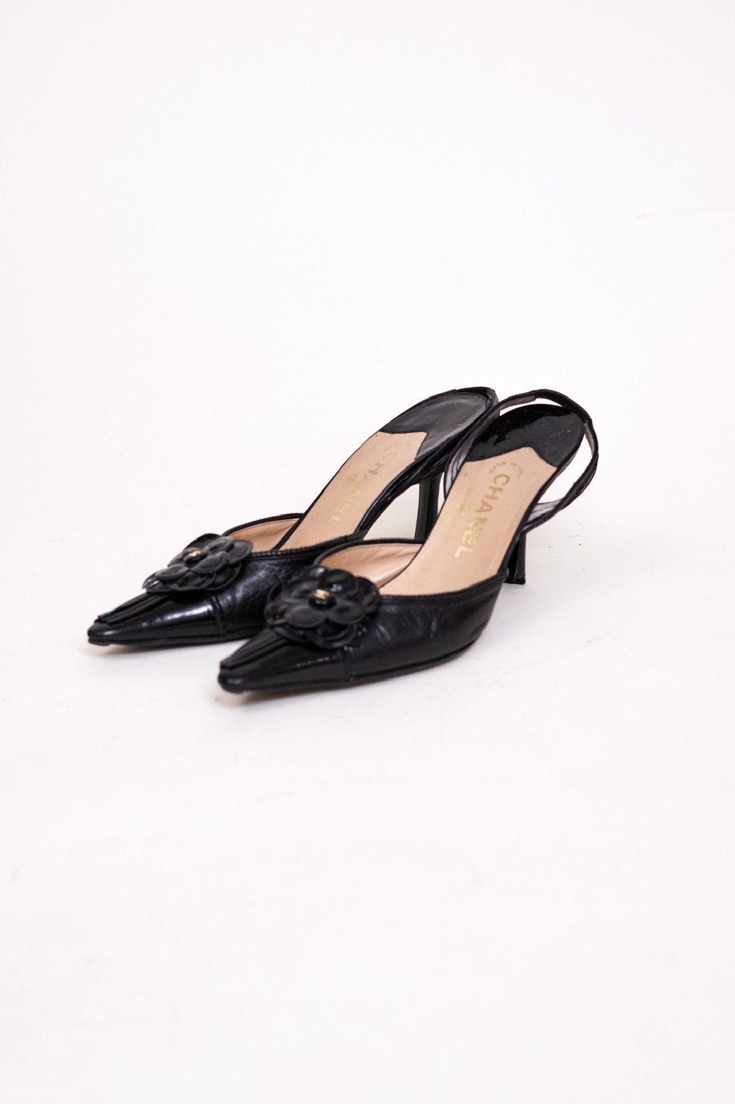 Chanel Chanel Black Patent Leather Camellia Slingback Heels 38.5 Size US 7.5 / IT 37.5 - 7 Thumbnail