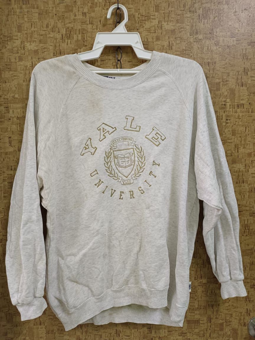 Vintage Vintage 90's Yale University Gold Emboidered Sweatshirt Size US L / EU 52-54 / 3 - 1 Thumbnail