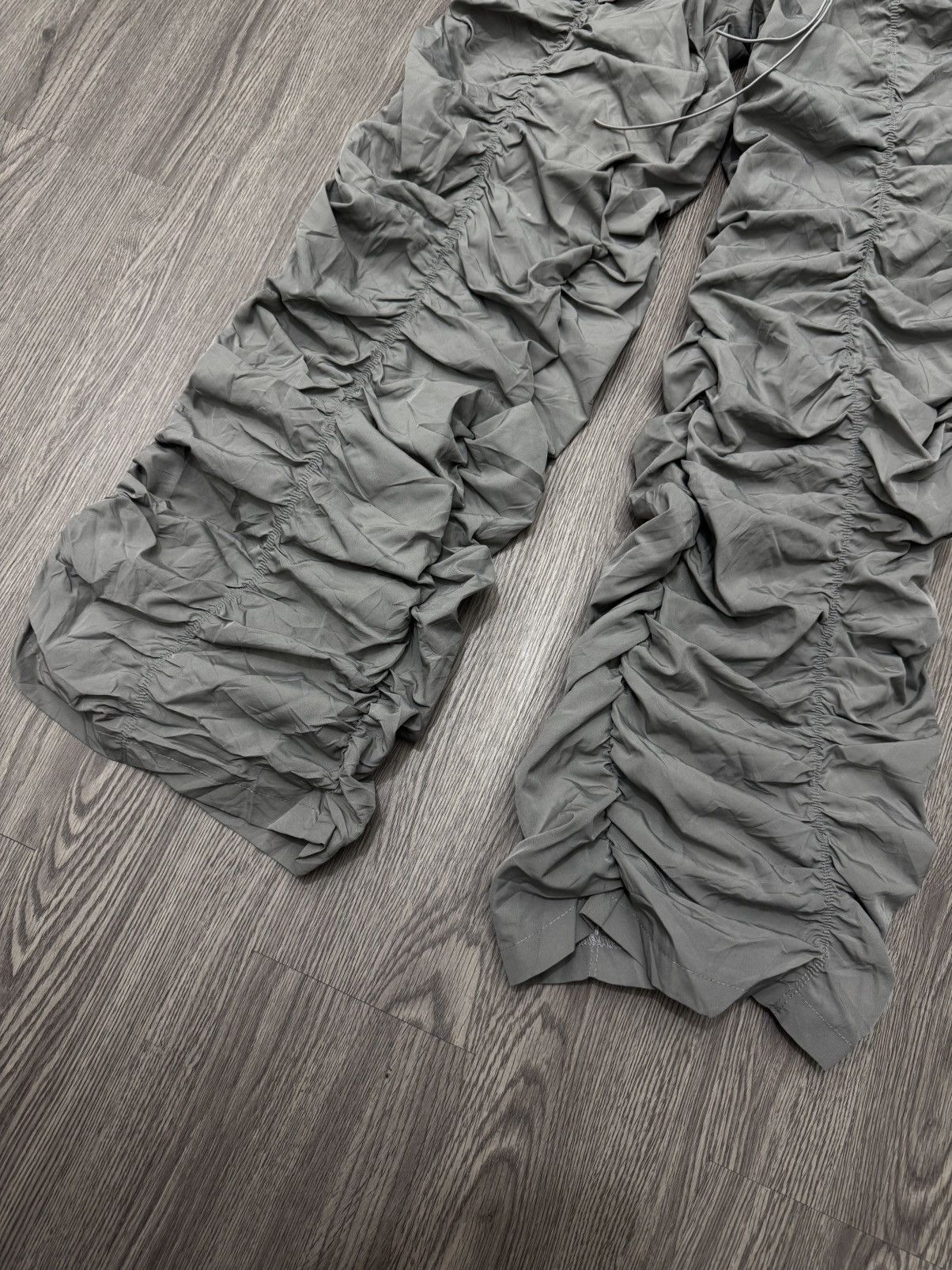 20471120 💥SALE💥SHEIN ICON Drawstring Waist Ruched Wide Leg Parachute Size US 31 - 10 Thumbnail