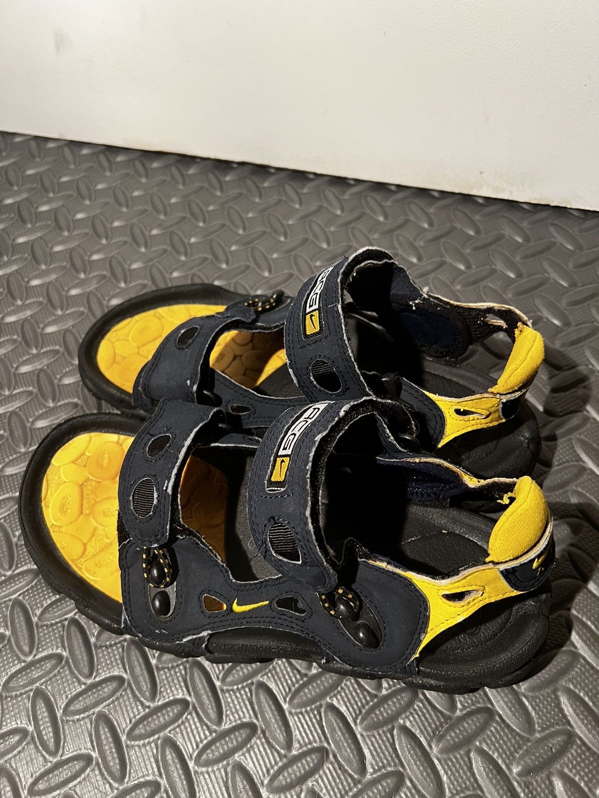 Nike RARE Nike ACG Vintage Hiking Sandals size 8 Mens Blue Yellow Size US 8 / EU 41 - 3 Thumbnail