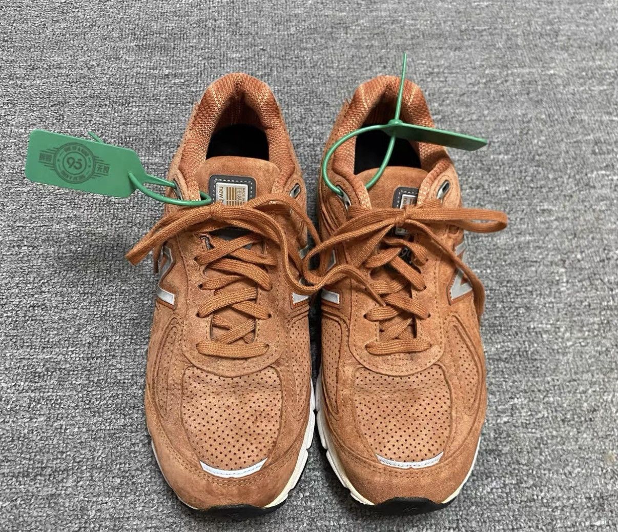 New Balance NEW BALANCE 990v4 Retro Running Shoes J16 Size US 9.5 / EU 42-43 - 2 Thumbnail