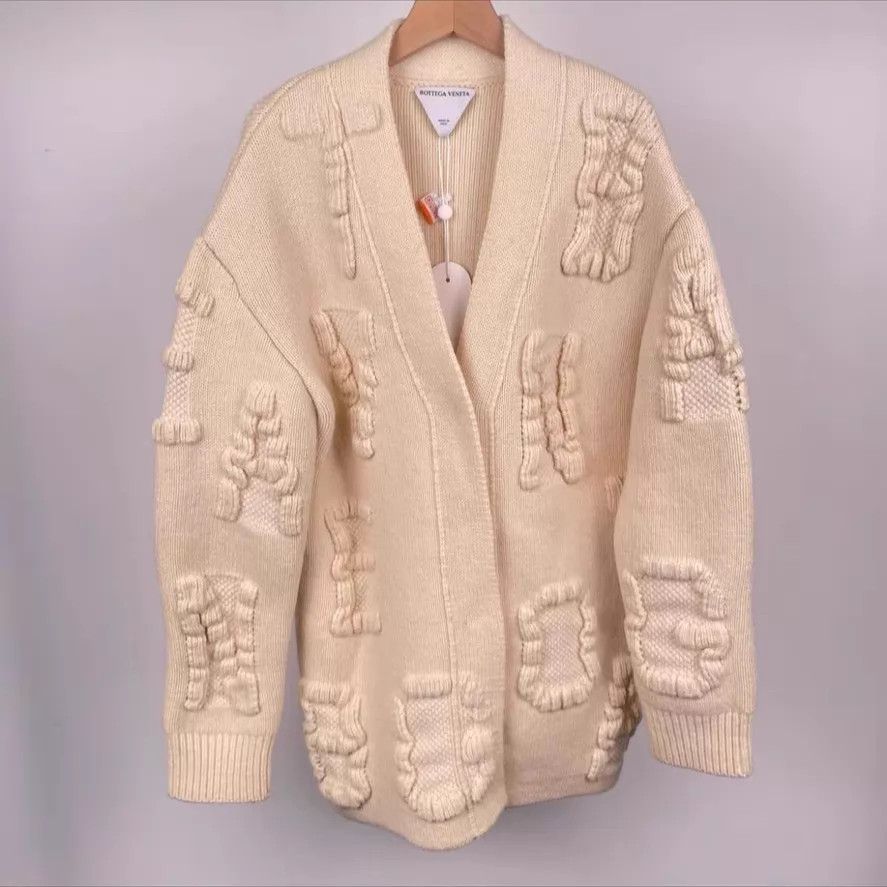 Bottega Veneta BOTTEGA VENETA Ivory Logo Embossed Knit Jacket S Size S / US 4 / IT 40 - 1 Thumbnail