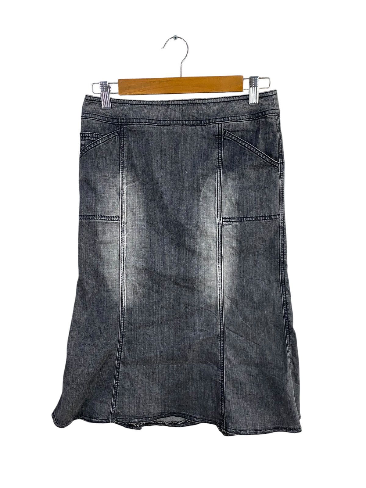 Burberry Vintage burberry mini skirt denim Size 28" / US 6 / IT 42 - 1 Thumbnail