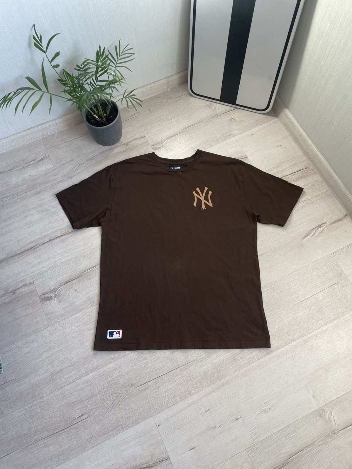 MLB × New Era Boxy Tee New York Yankees Logo New Era T-Shirt Y2k Rap Size US L / EU 52-54 / 3 - 1 Thumbnail