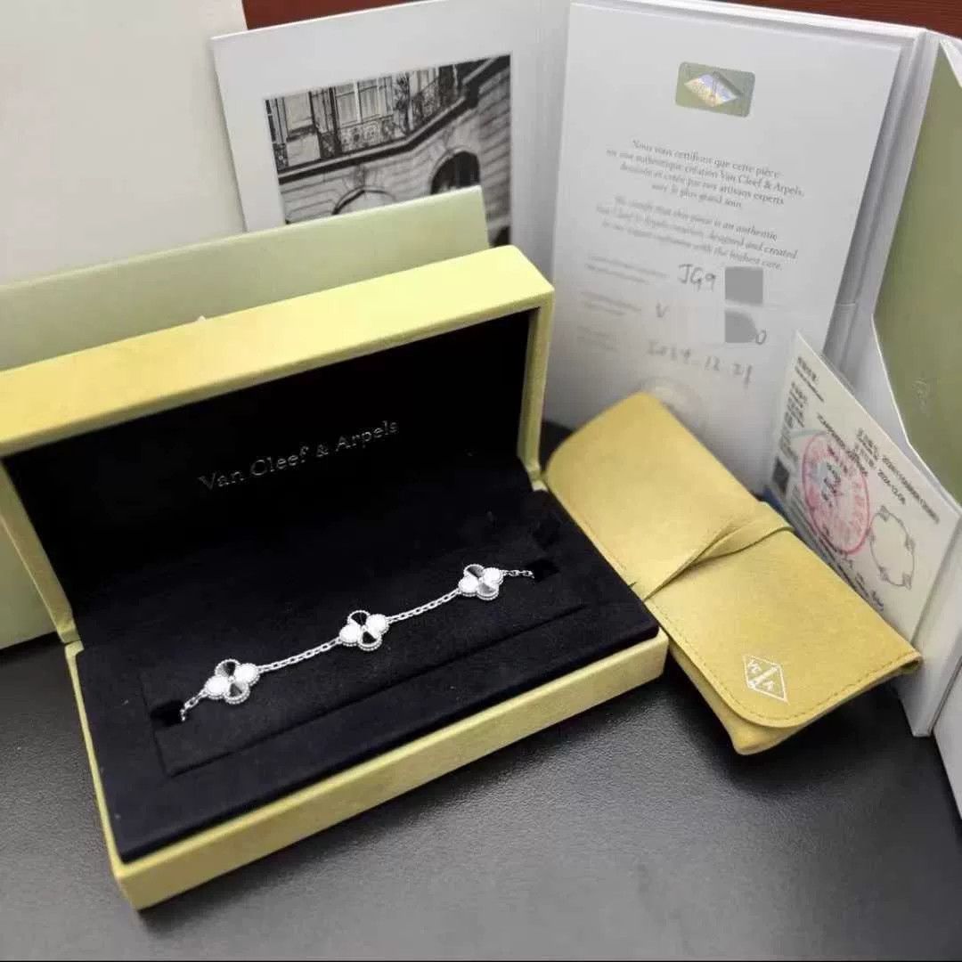 Van Cleef & Arpels Van Cleef & Arpels White Gold Five-Flower Bracelet Size ONE SIZE - 1 Preview