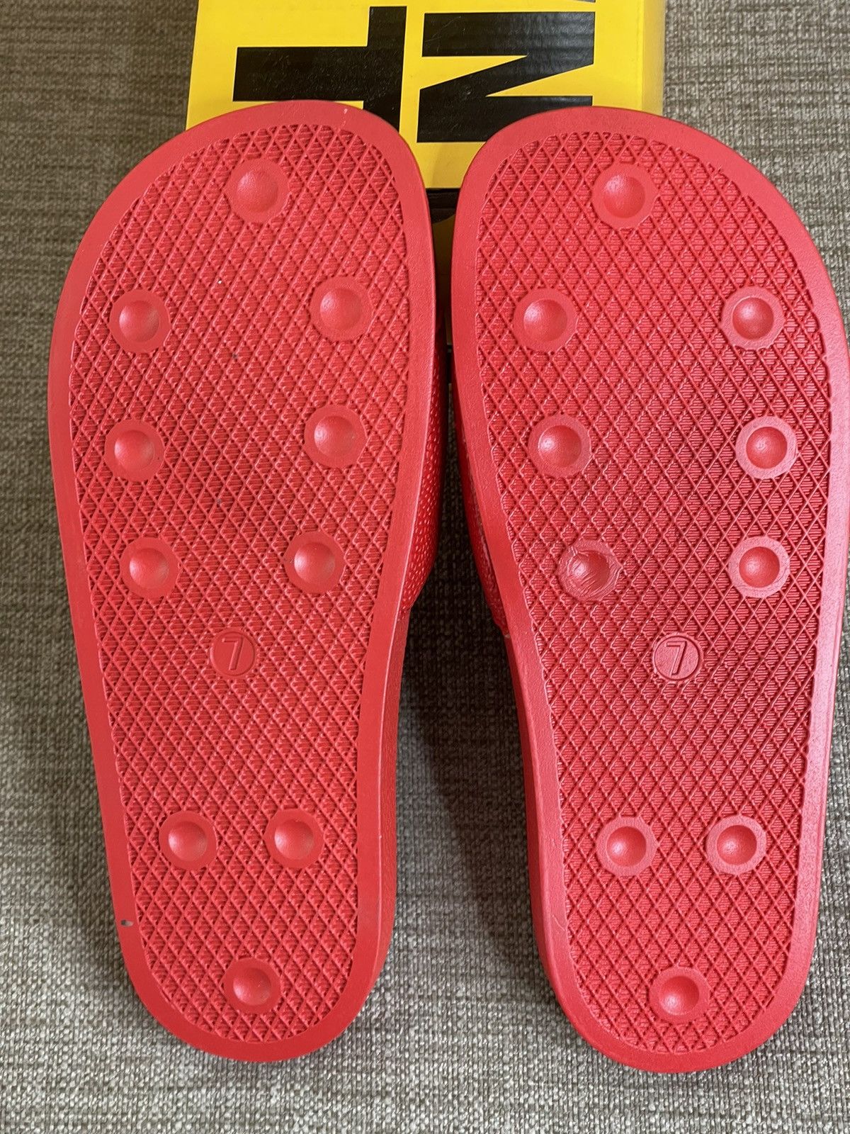 Market Chinatown Market Smiley Red Black Slides Size US 7 / EU 40 - 10 Thumbnail