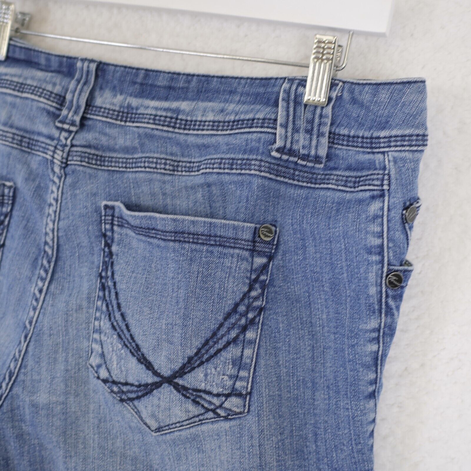 Torrid Torrid Blue Denim Cut Off Jean Shorts 18 39/4 Whiskering Mid Size 38" / US 16 / IT 52 - 5 Thumbnail