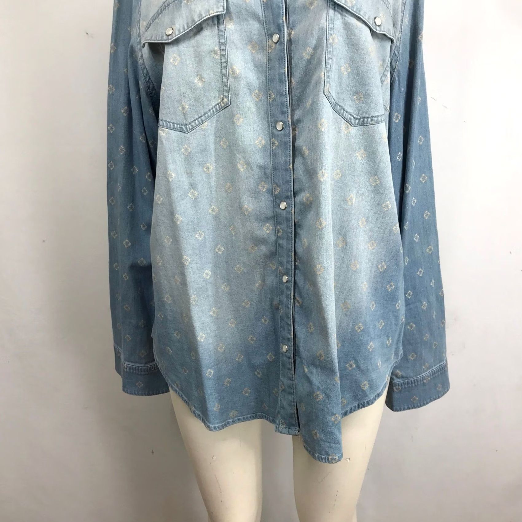 Vintage Tahari Womens 2XL Blue Denim Diamond Print Snap Front Long Sleeve Shirt Clothes Shirt Button-Up Casual Western Bohemian Plus Size Mens Womens Girls Size XXL / US 16-18 / IT 52-54 - 3 Thumbnail