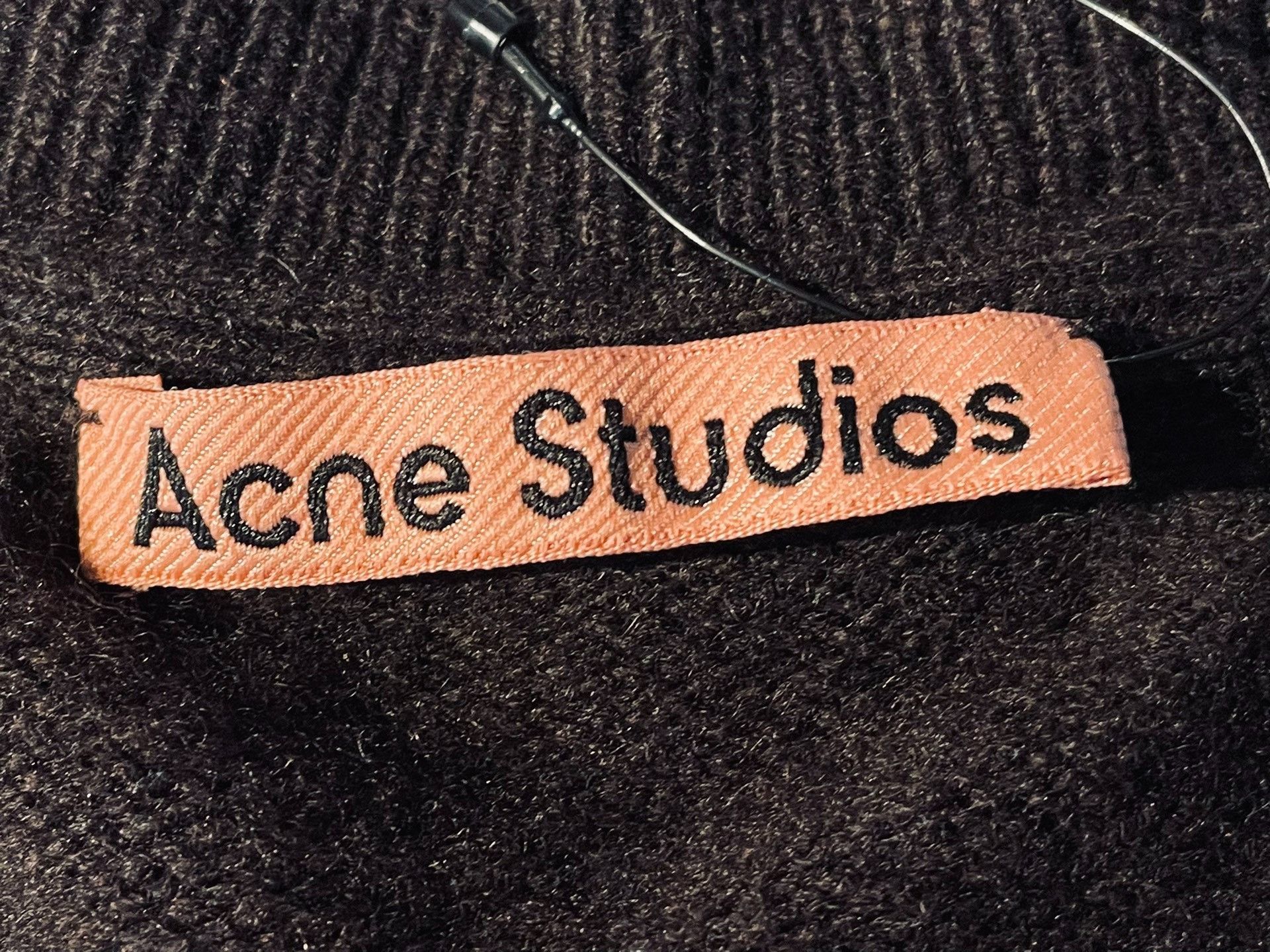 Acne Studios acne studios V-neck sweater 2501-Nextarrow Size US L / EU 52-54 / 3 - 1 Thumbnail