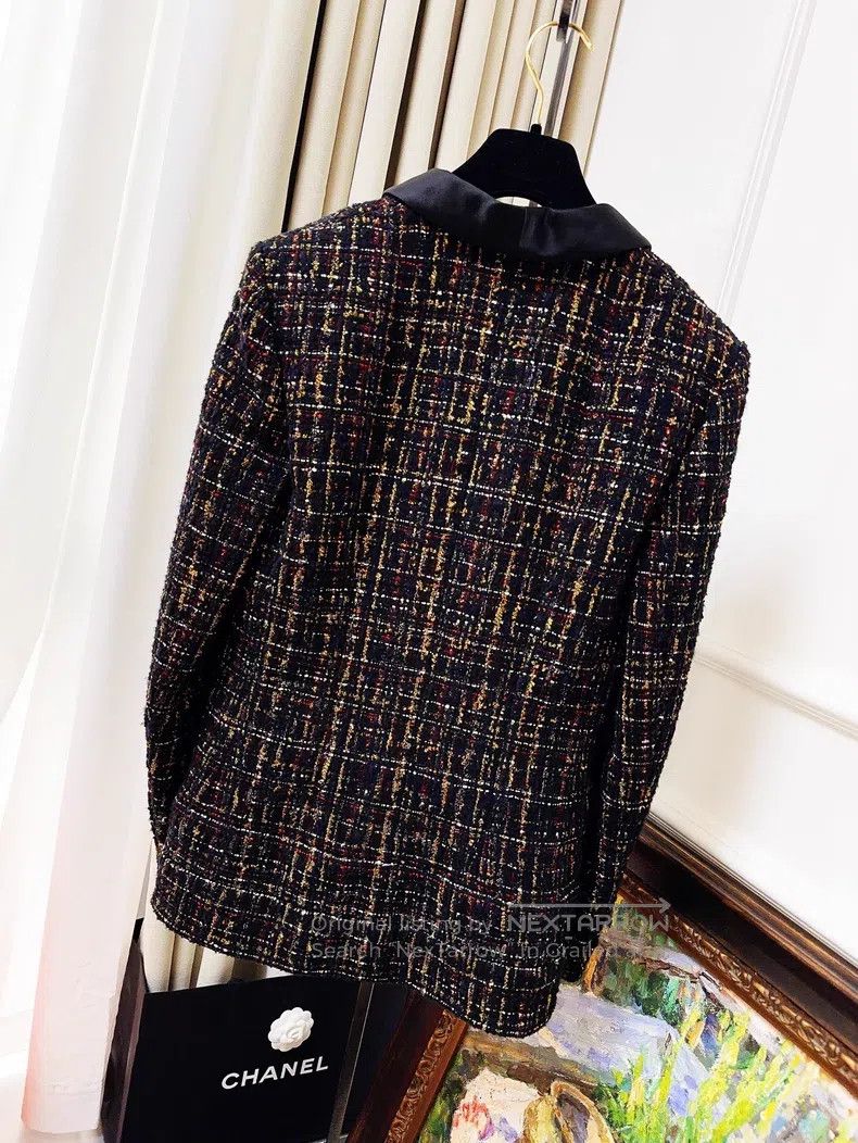 Chanel Chanel 19A Egyptian series black and gold jacket Size XS / US 0-2 / IT 36-38 - 2 Thumbnail