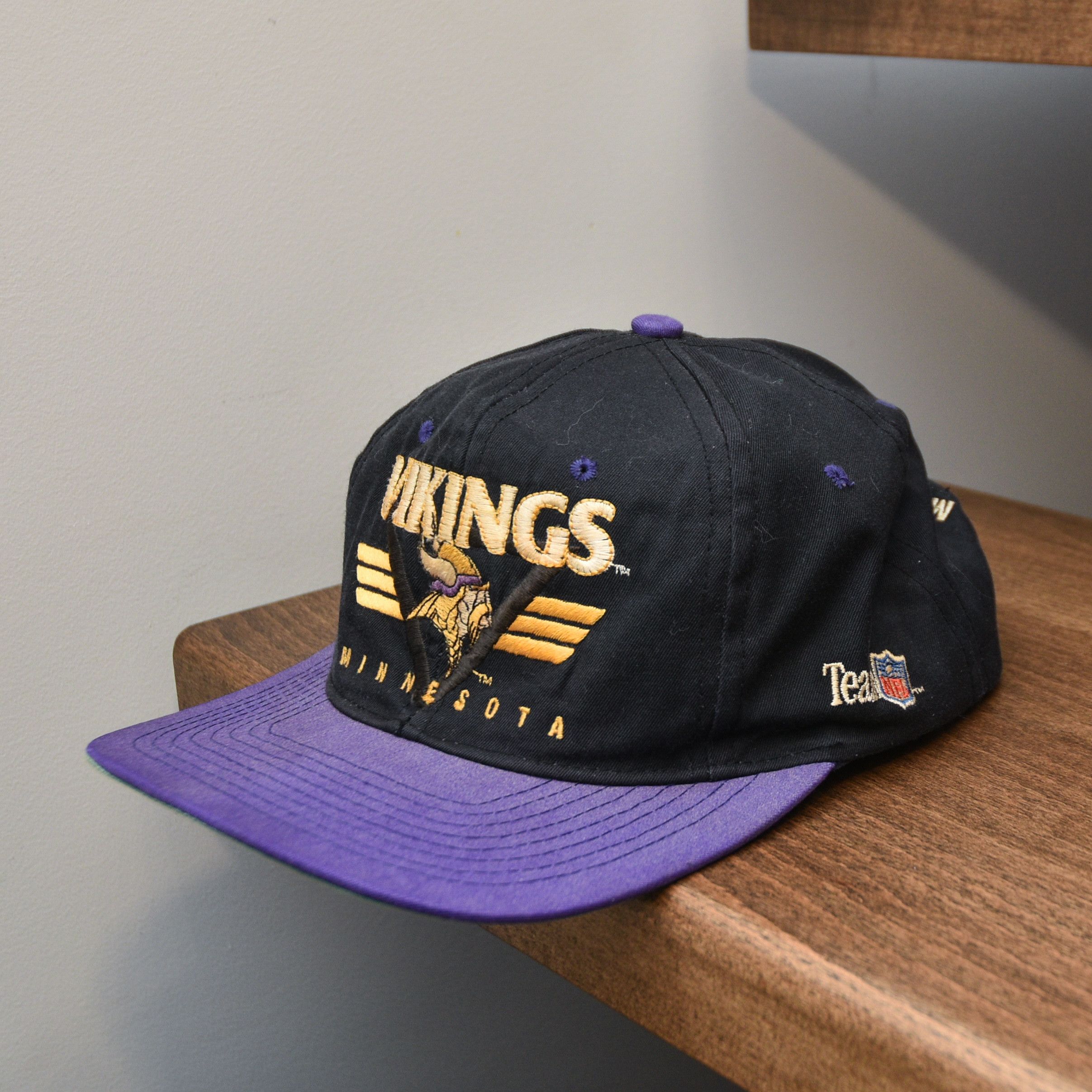 NFL Vintage 90s Minnesota Vikings hat NFL Retro Snapback Size ONE SIZE - 1 Thumbnail