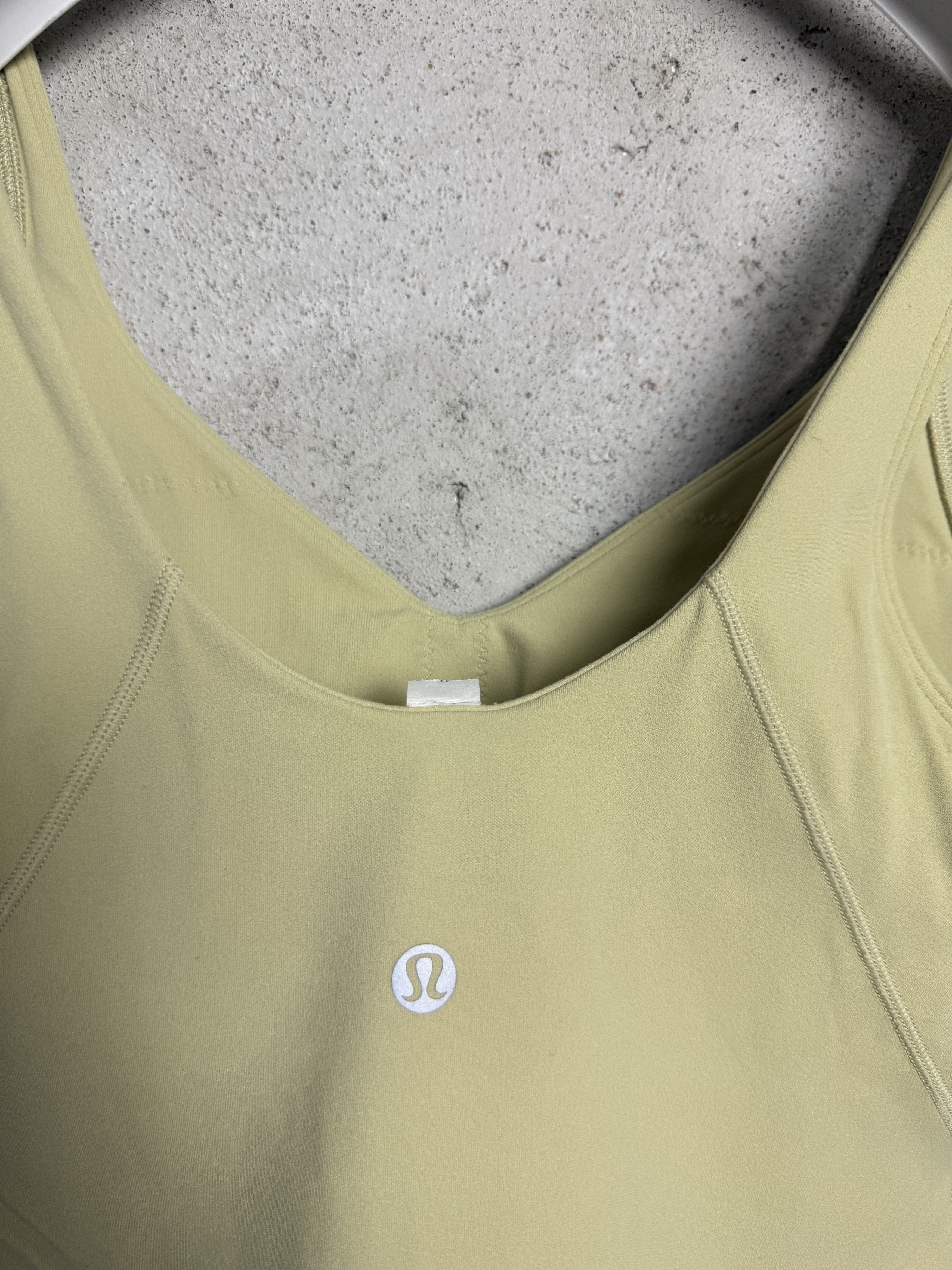 Lululemon Lululemon tank top crop sport bra gym yoga pilates Size M / US 6-8 / IT 42-44 - 3 Thumbnail