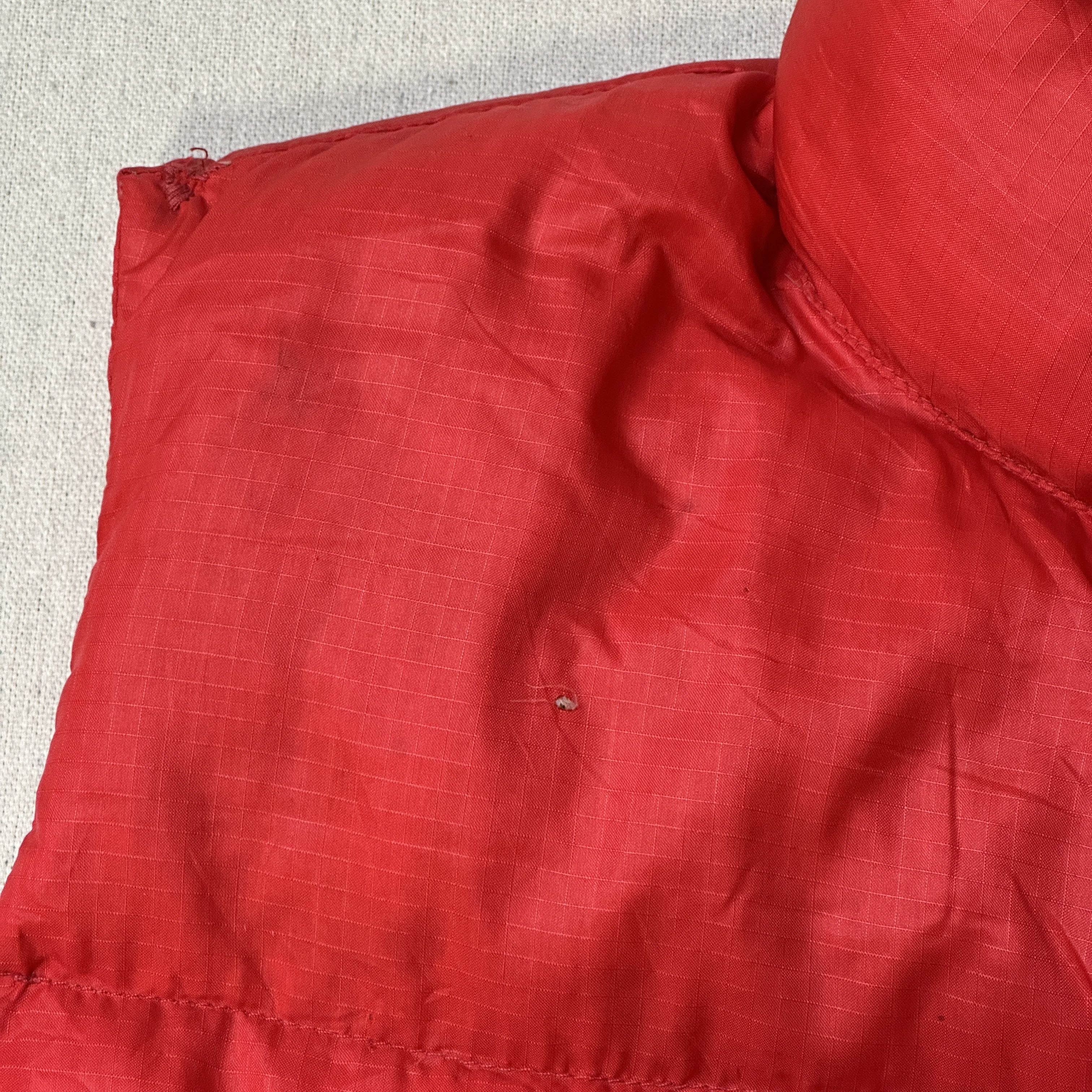 The North Face Vintage The North Face Red Puffer Vest Size M Brown Label 80s Size US M / EU 48-50 / 2 - 6 Thumbnail