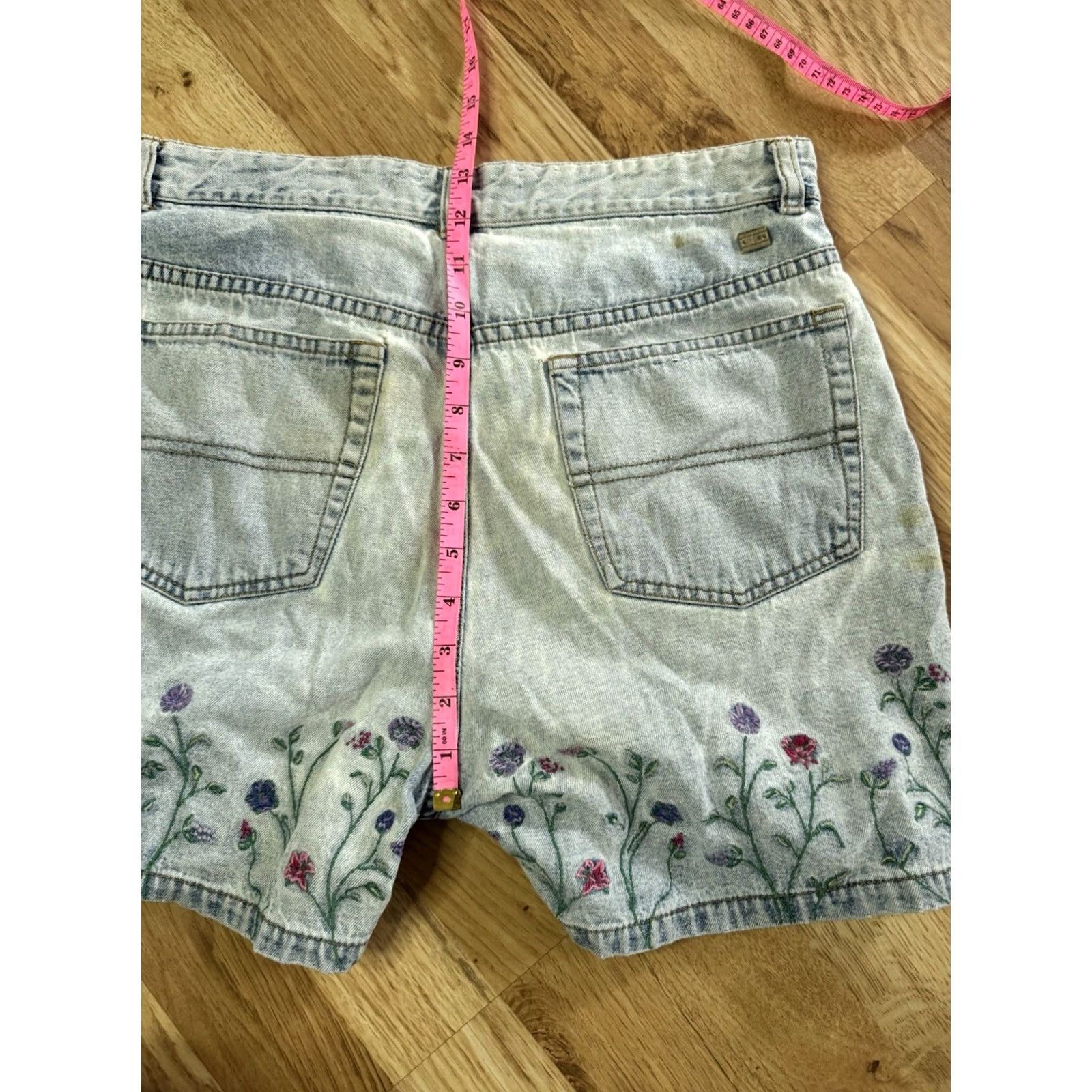 Tommy Hilfiger VINTAGE Tommy Hilfiger Shorts Womens 16 Blue Denim Jean Embroidery See Measurements Size 24" / US 00 / IT 34 - 6 Thumbnail