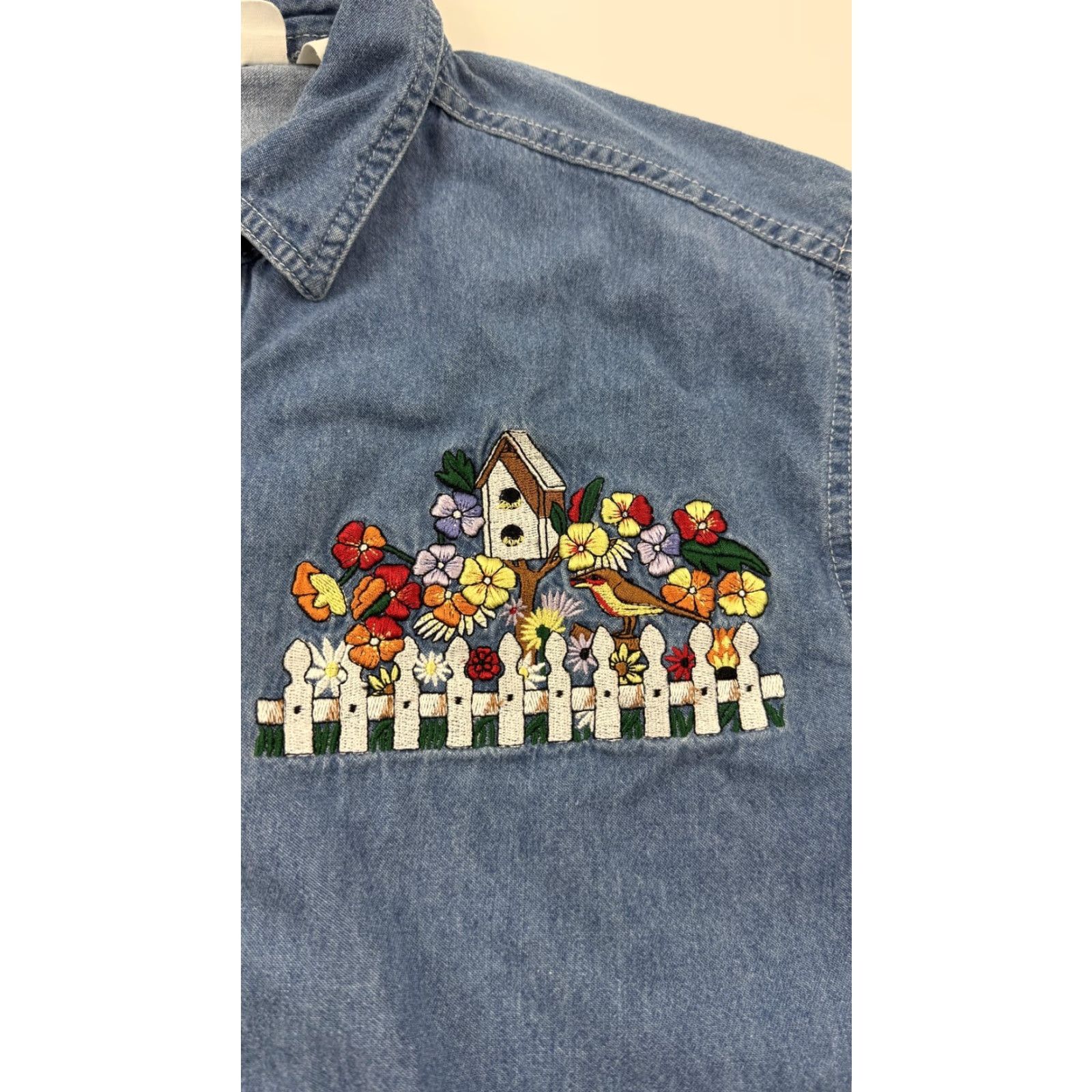Denime VINTAGE Debbie Green Denim Shirt Womens L Blue Floral Embroidered Birdhouse 90s Shirt Womens Large Embroidered Birdhouse Floral 90s Size L / US 10 / IT 46 - 4 Thumbnail