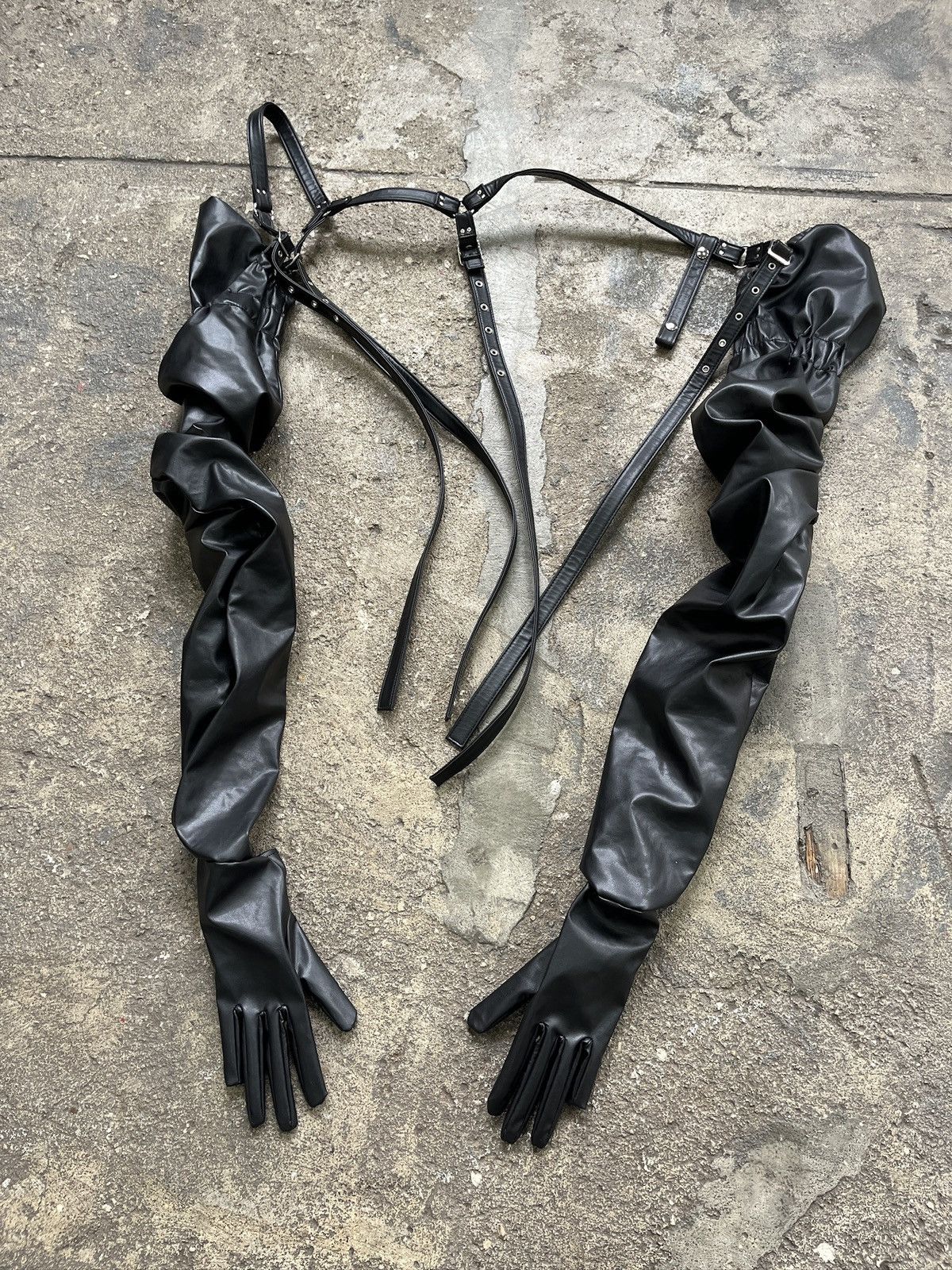 Comme des Garcons Comme Des Garcons Noir Kei Ninomiya Leather Gloves Size US M / EU 48-50 / 2 - 2 Thumbnail