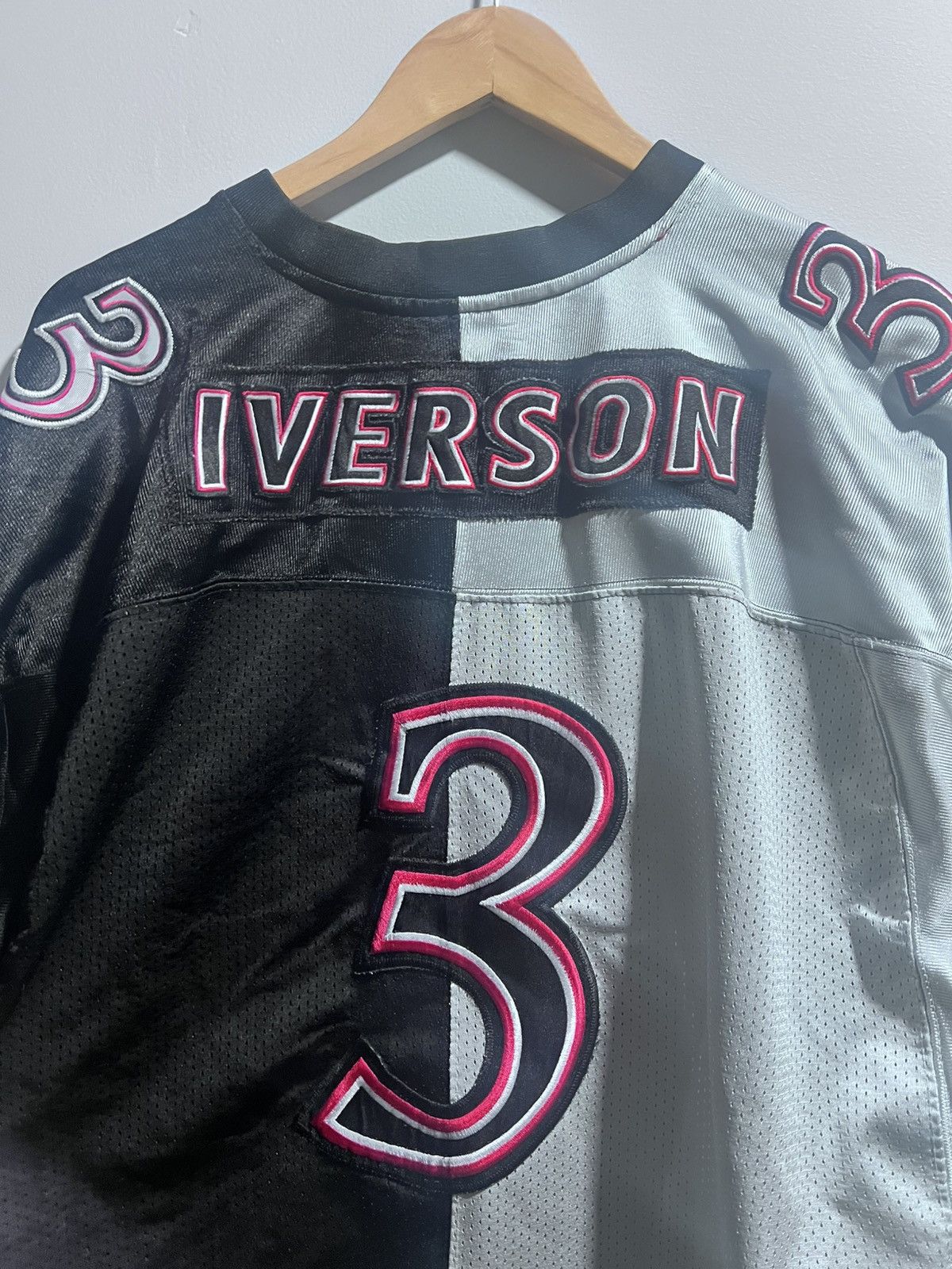 Reebok vintage reebok iverson rare white and black jersey Size US L / EU 52-54 / 3 - 4 Thumbnail