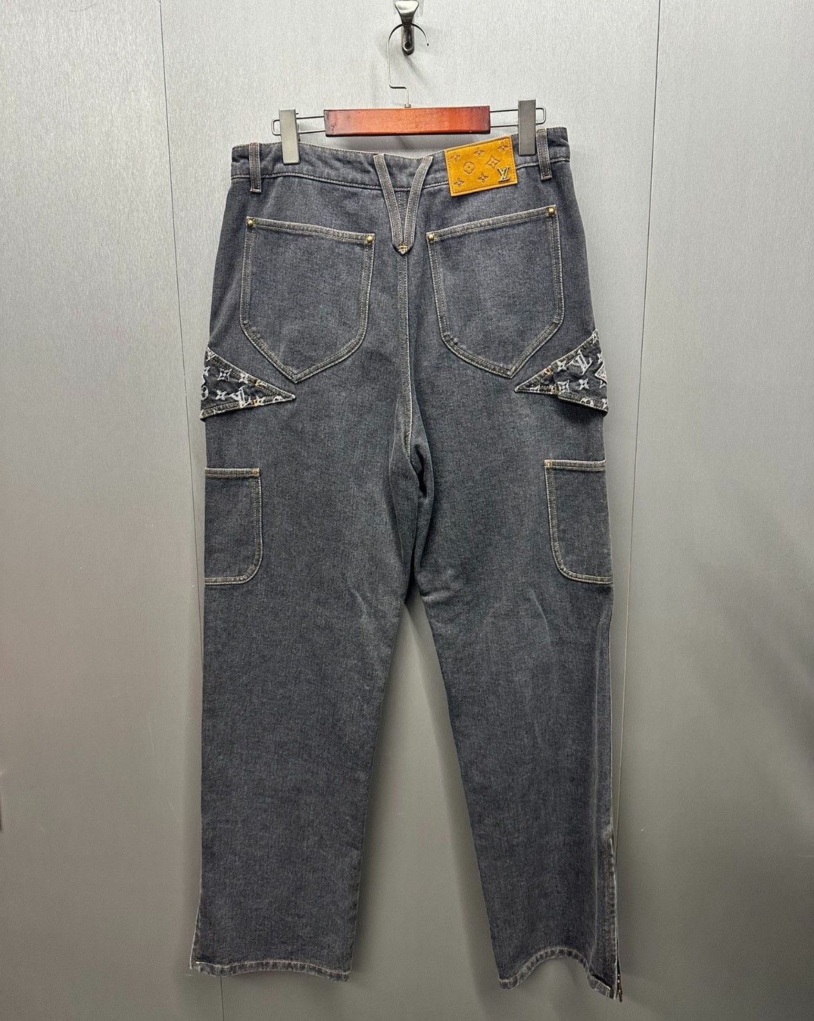 Louis Vuitton Louis Vuitton FW23 Logo monogrammed irregularly cut casual Size US 30 / EU 46 - 3 Thumbnail